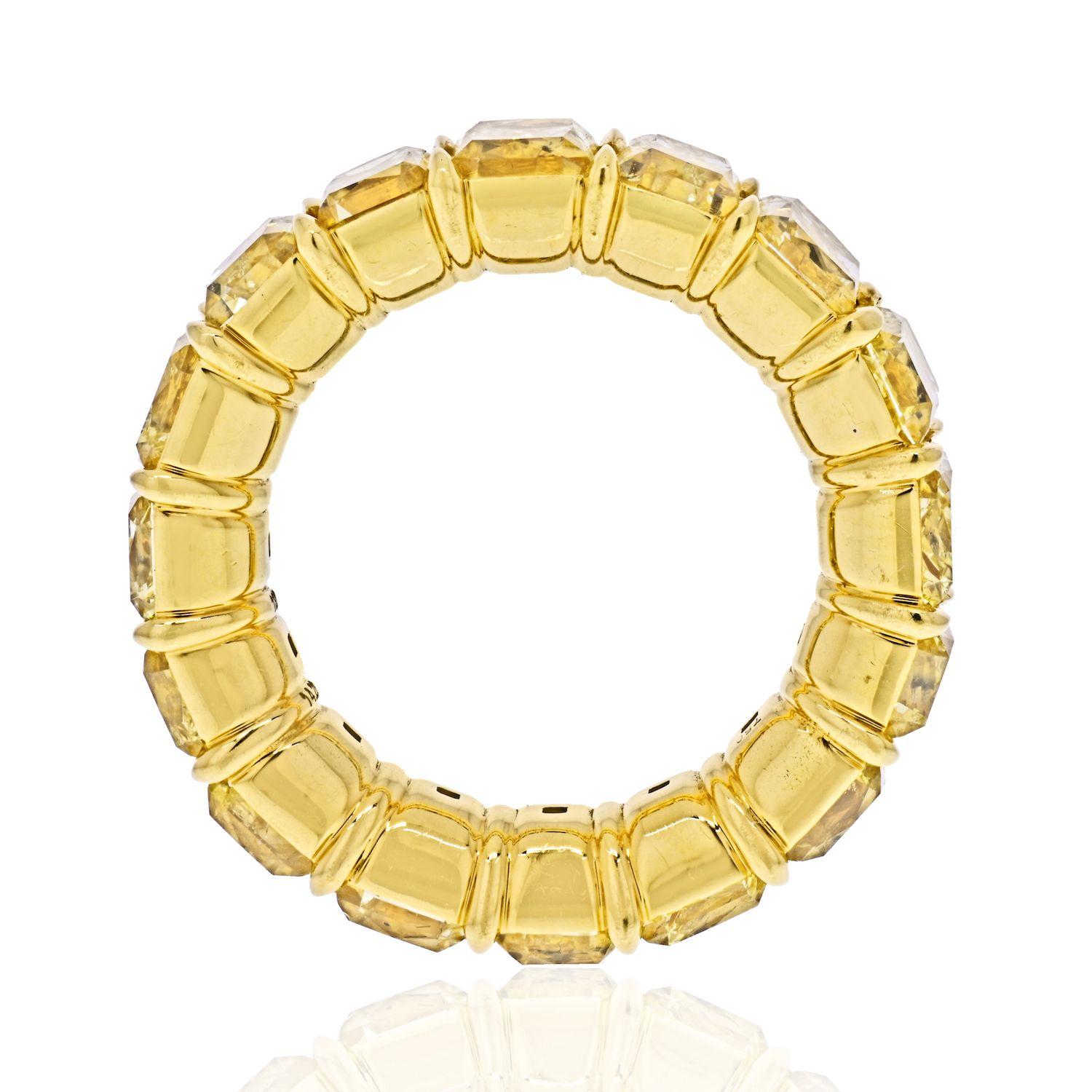 18k Yellow Gold 14.28 Carats Fancy Yellow Cushion Cut Eternity Band In New Condition For Sale In New York, NY