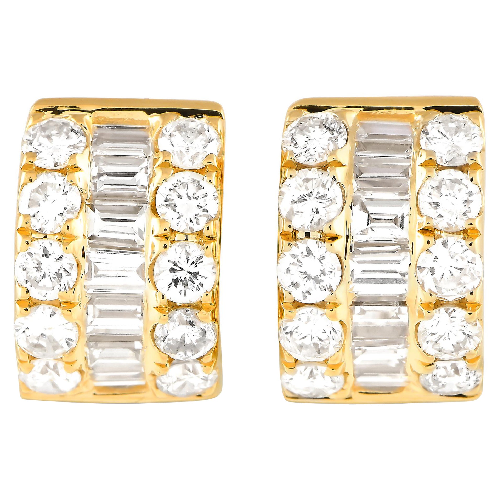 18 Karat Gelbgold 1,42 Karat Diamant Dreireihige Huggie-Creolen-Ohrringe AER-18747-Y
