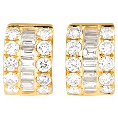 18 Karat Gelbgold 1,42 Karat Diamant Dreireihige Huggie-Creolen-Ohrringe AER-18747-Y