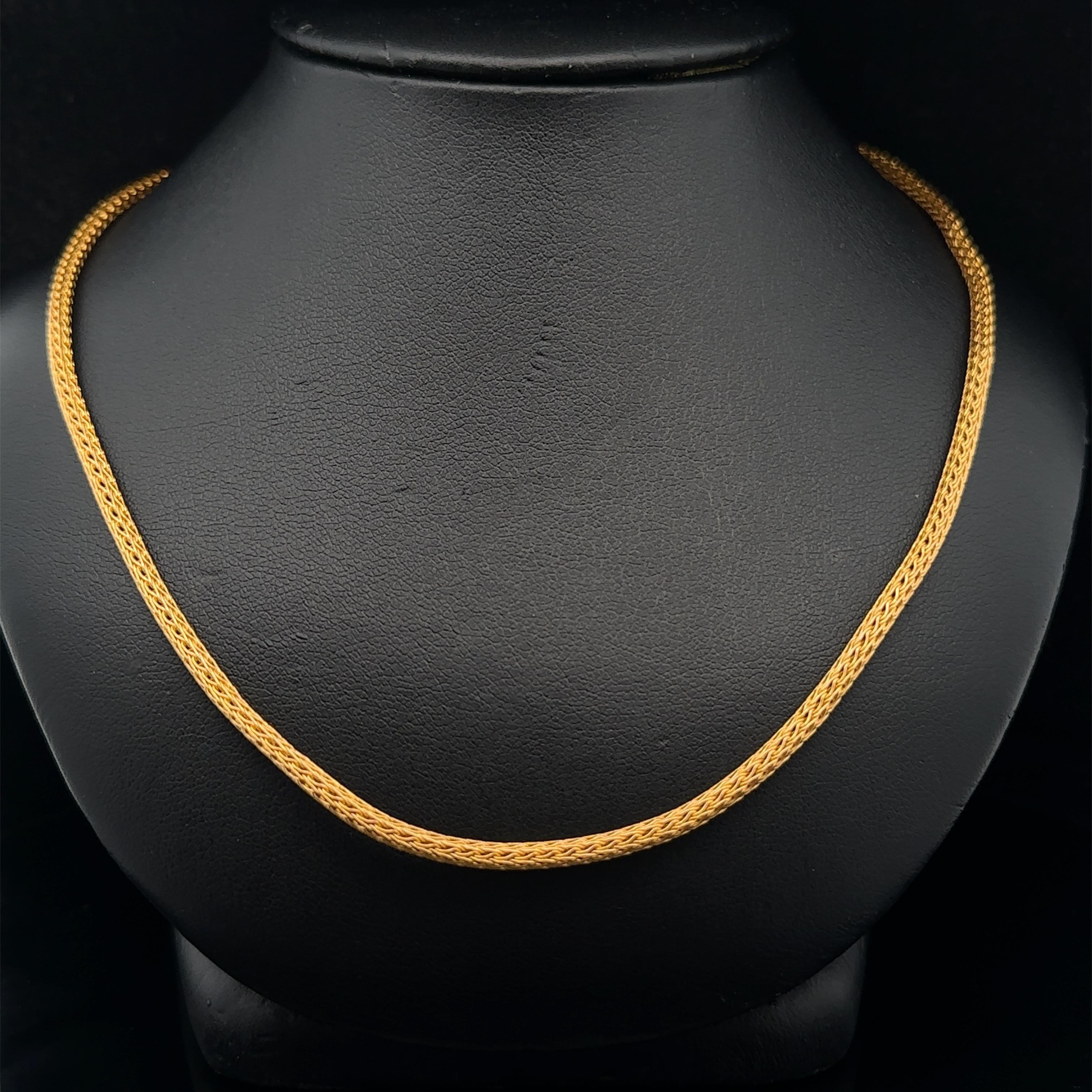 Material: Oro amarillo macizo de 18 quilates
Peso: 11,26 gramos
Tipo de cadena: Tubo Trigo Link
Longitud de la cadena: 15