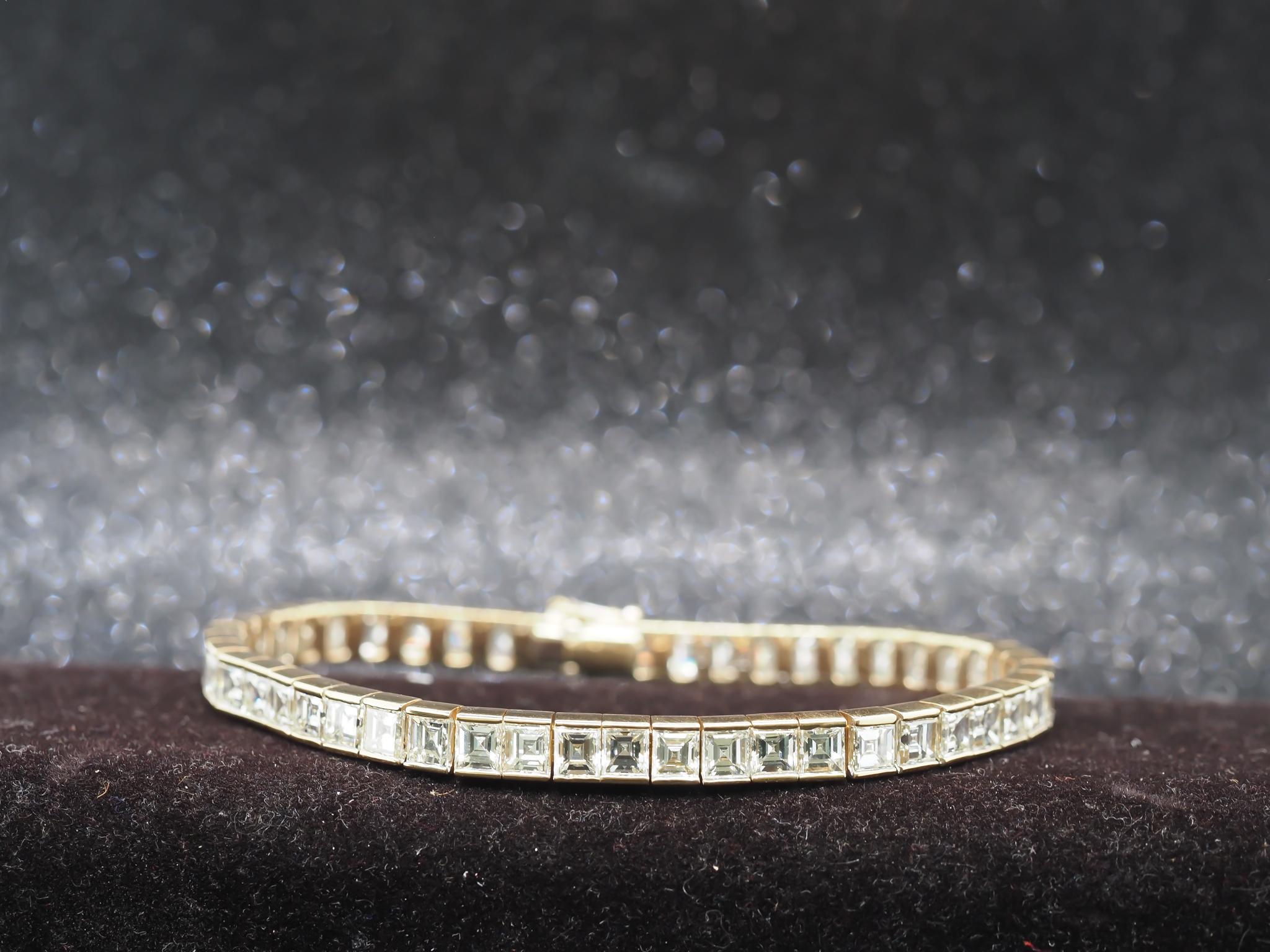 18K Yellow Gold 15.00ct Carre Cut Vintage Straight Line Bracelet For Sale 7