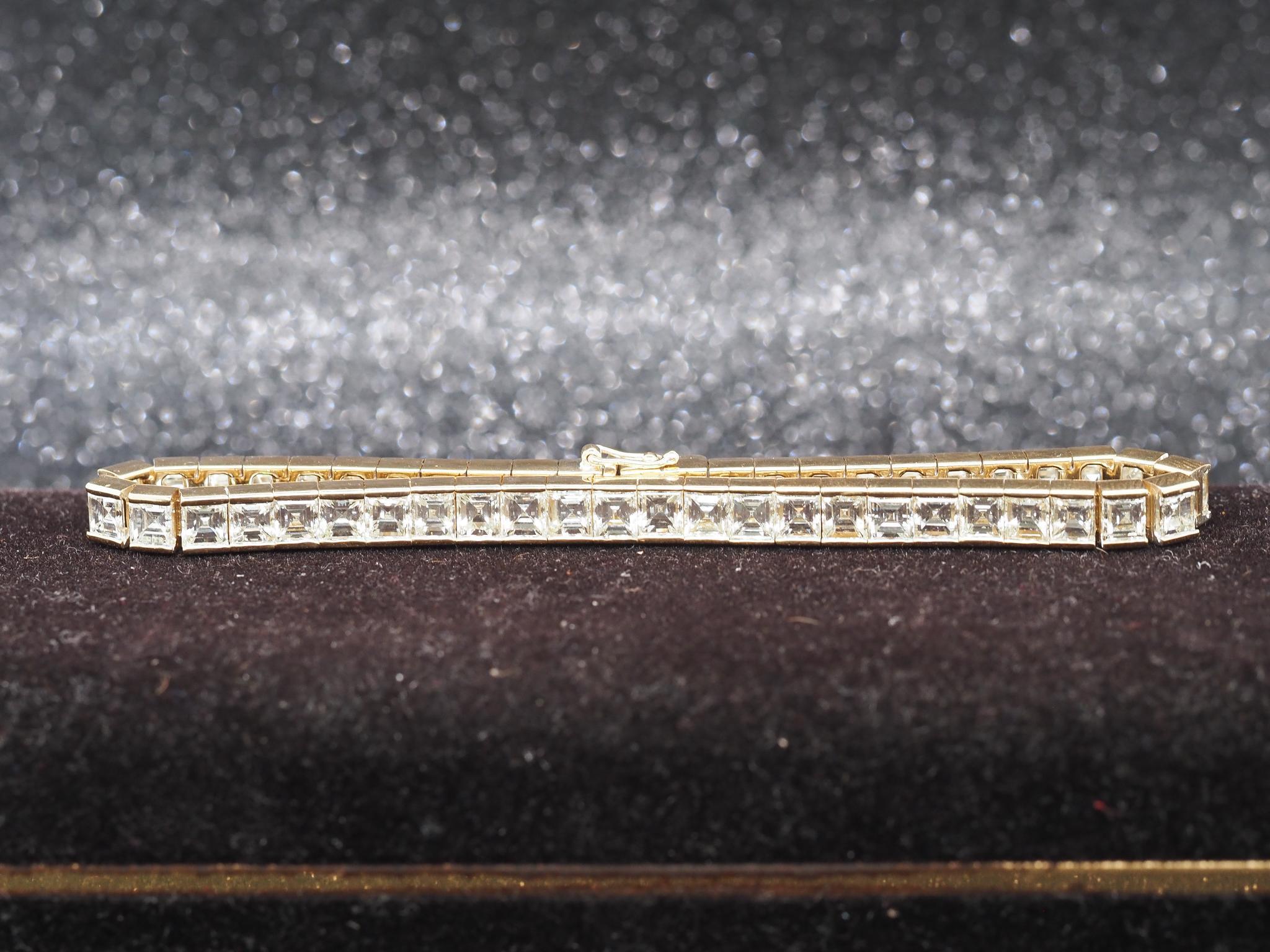 18K Yellow Gold 15.00ct Carre Cut Vintage Straight Line Bracelet In Good Condition For Sale In Hicksville, NY