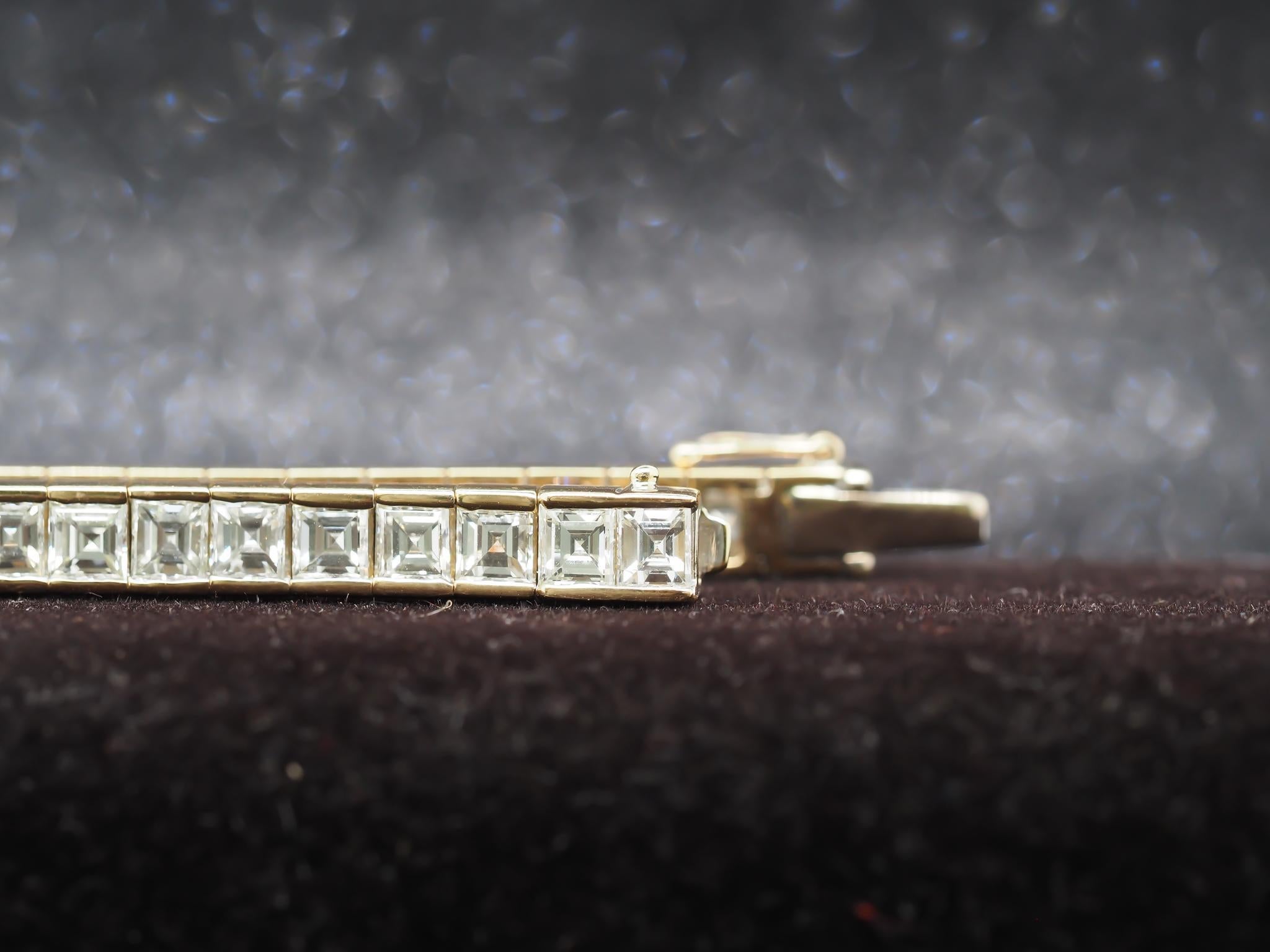 18K Yellow Gold 15.00ct Carre Cut Vintage Straight Line Bracelet For Sale 2