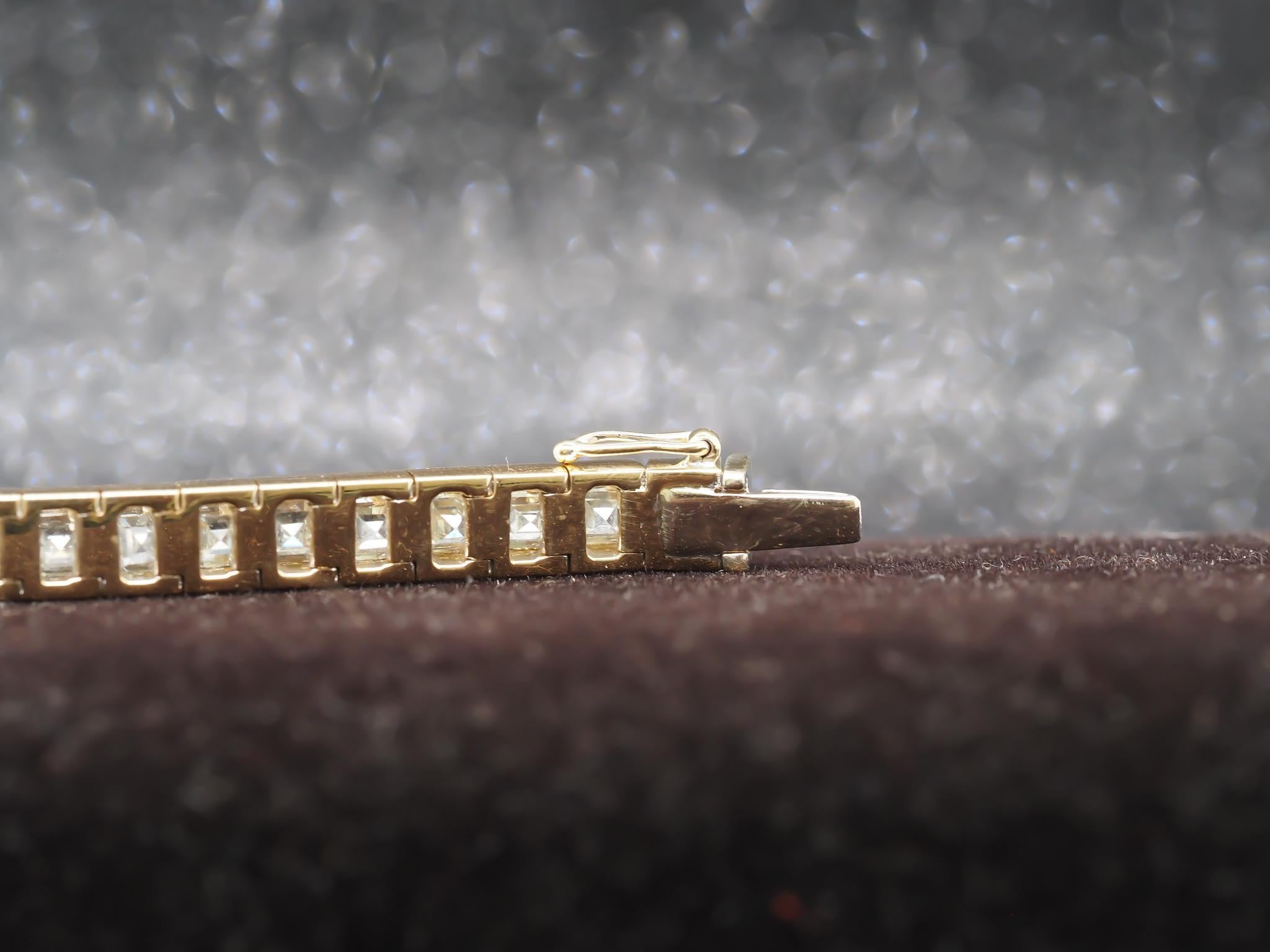 18K Yellow Gold 15.00ct Carre Cut Vintage Straight Line Bracelet For Sale 3