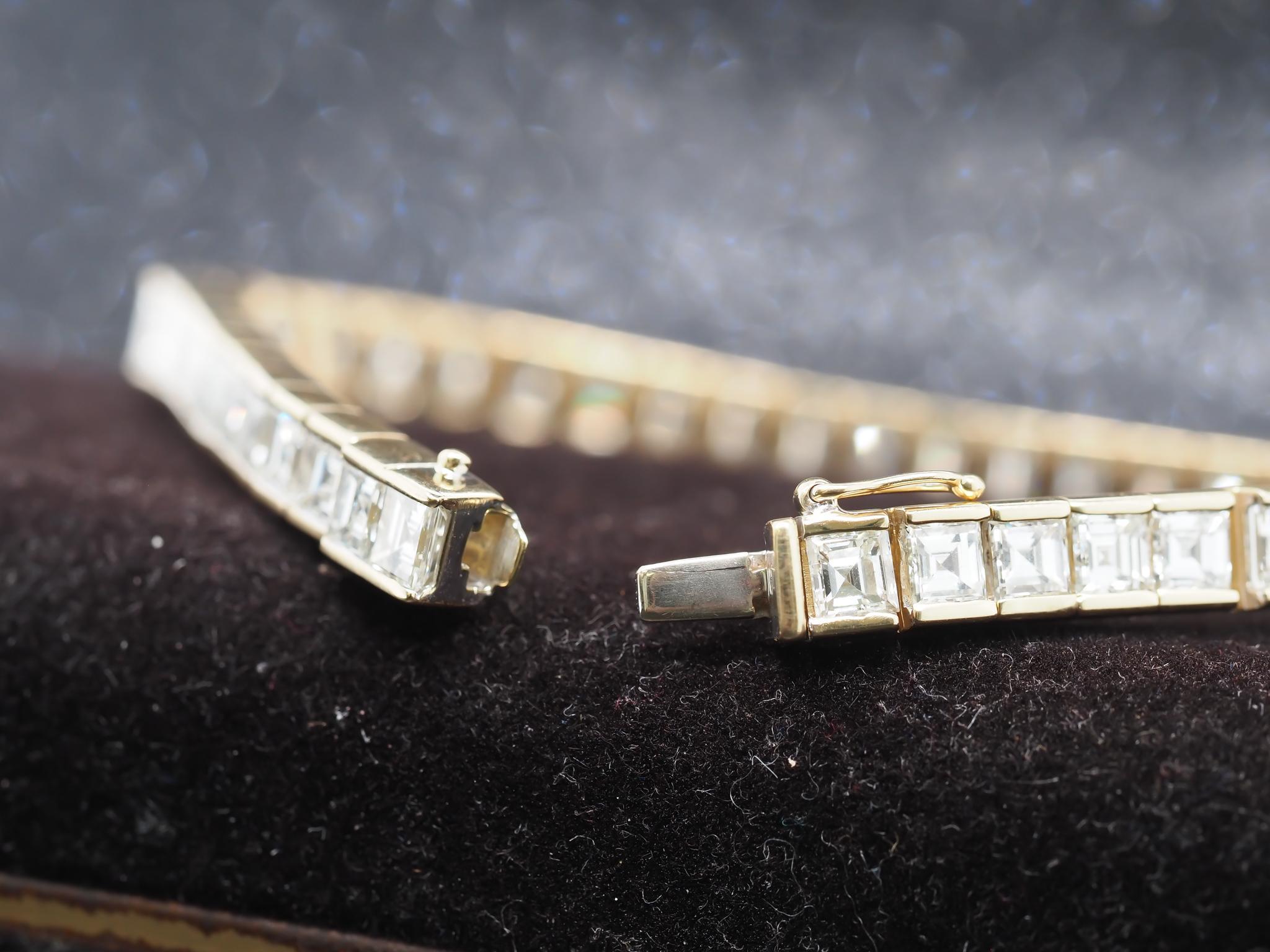 18K Yellow Gold 15.00ct Carre Cut Vintage Straight Line Bracelet For Sale 4