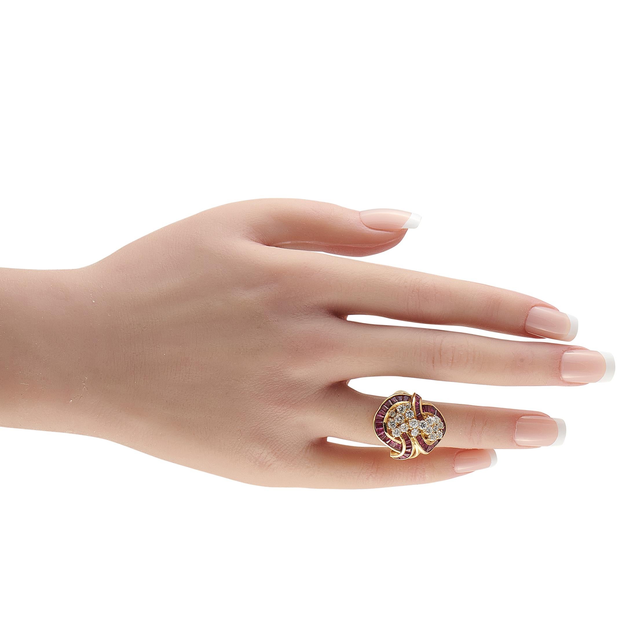 18K Yellow Gold 1.50ct Diamond and Ruby Ring MF34-101725 (Rundschliff) im Angebot