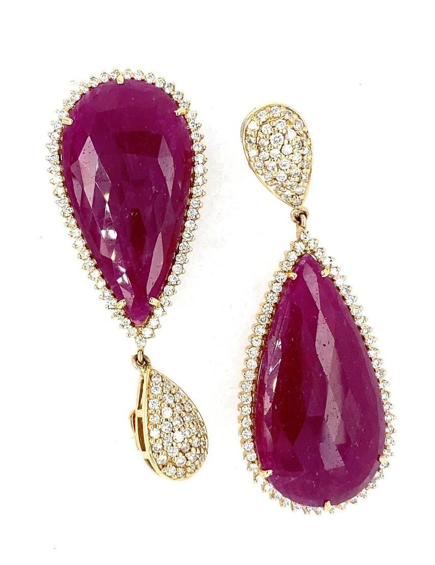 Orecchini pendenti in oro giallo 18k e rubino 15,0ct con accenti di diamante 3,25ct In condizioni buone in vendita a Sherman Oaks, CA