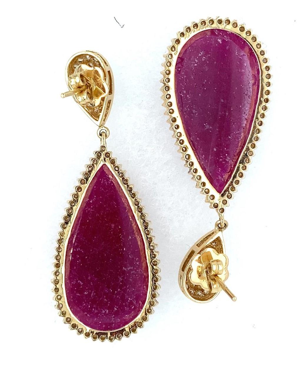 Orecchini pendenti in oro giallo 18k e rubino 15,0ct con accenti di diamante 3,25ct in vendita 1