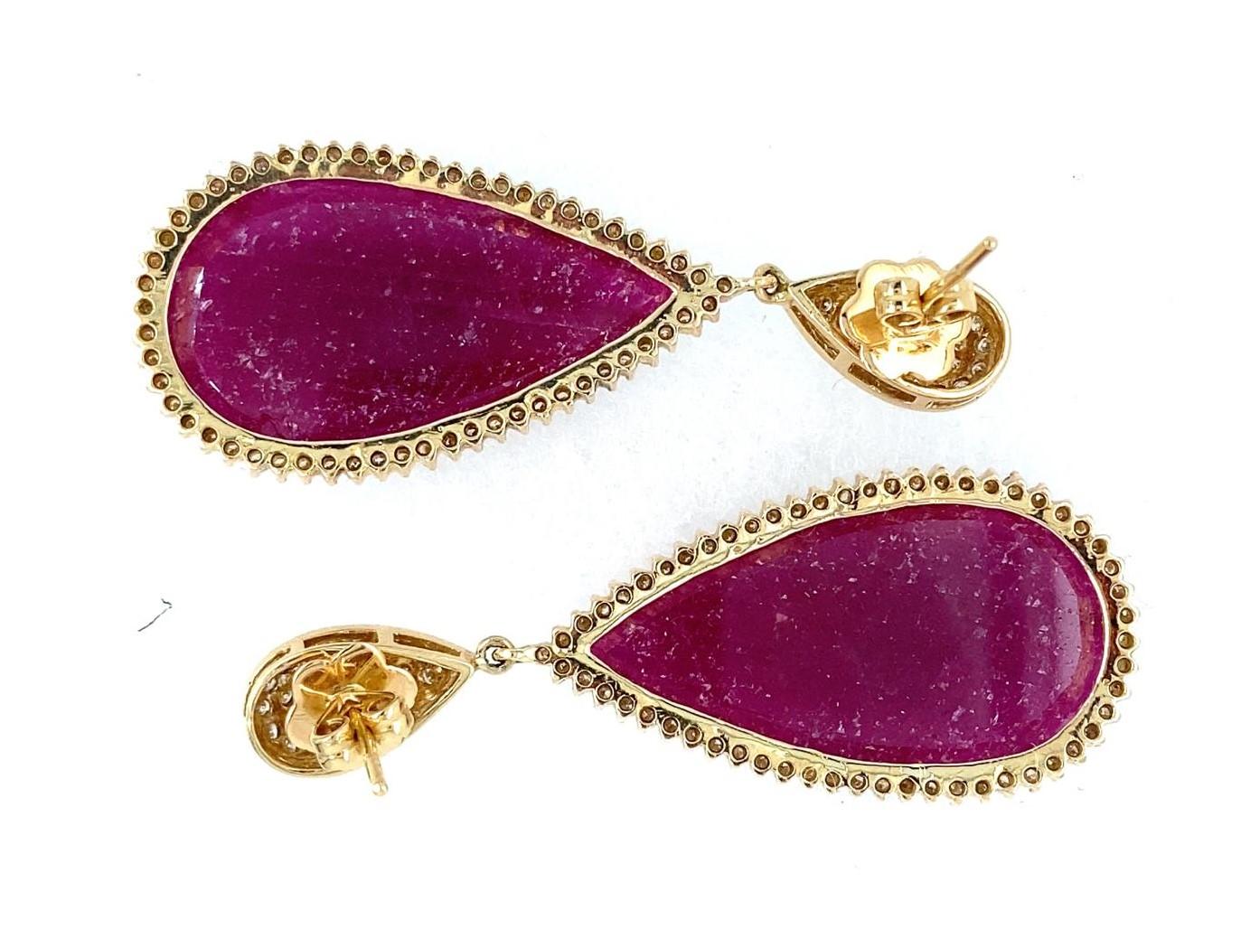 Orecchini pendenti in oro giallo 18k e rubino 15,0ct con accenti di diamante 3,25ct in vendita 2