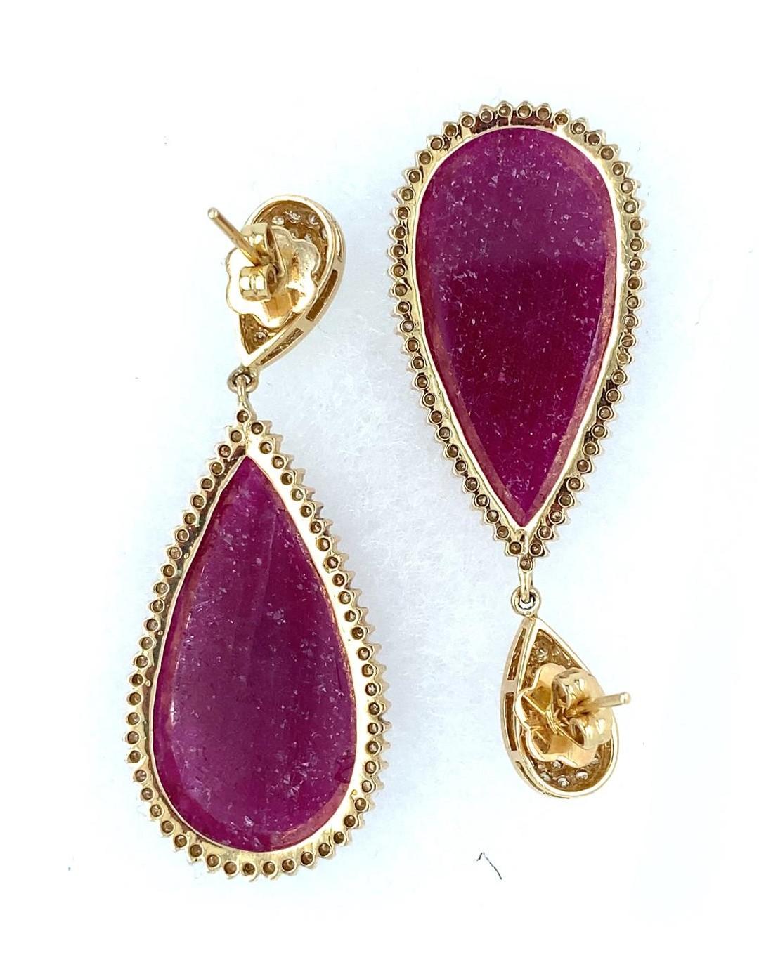 Orecchini pendenti in oro giallo 18k e rubino 15,0ct con accenti di diamante 3,25ct in vendita 3