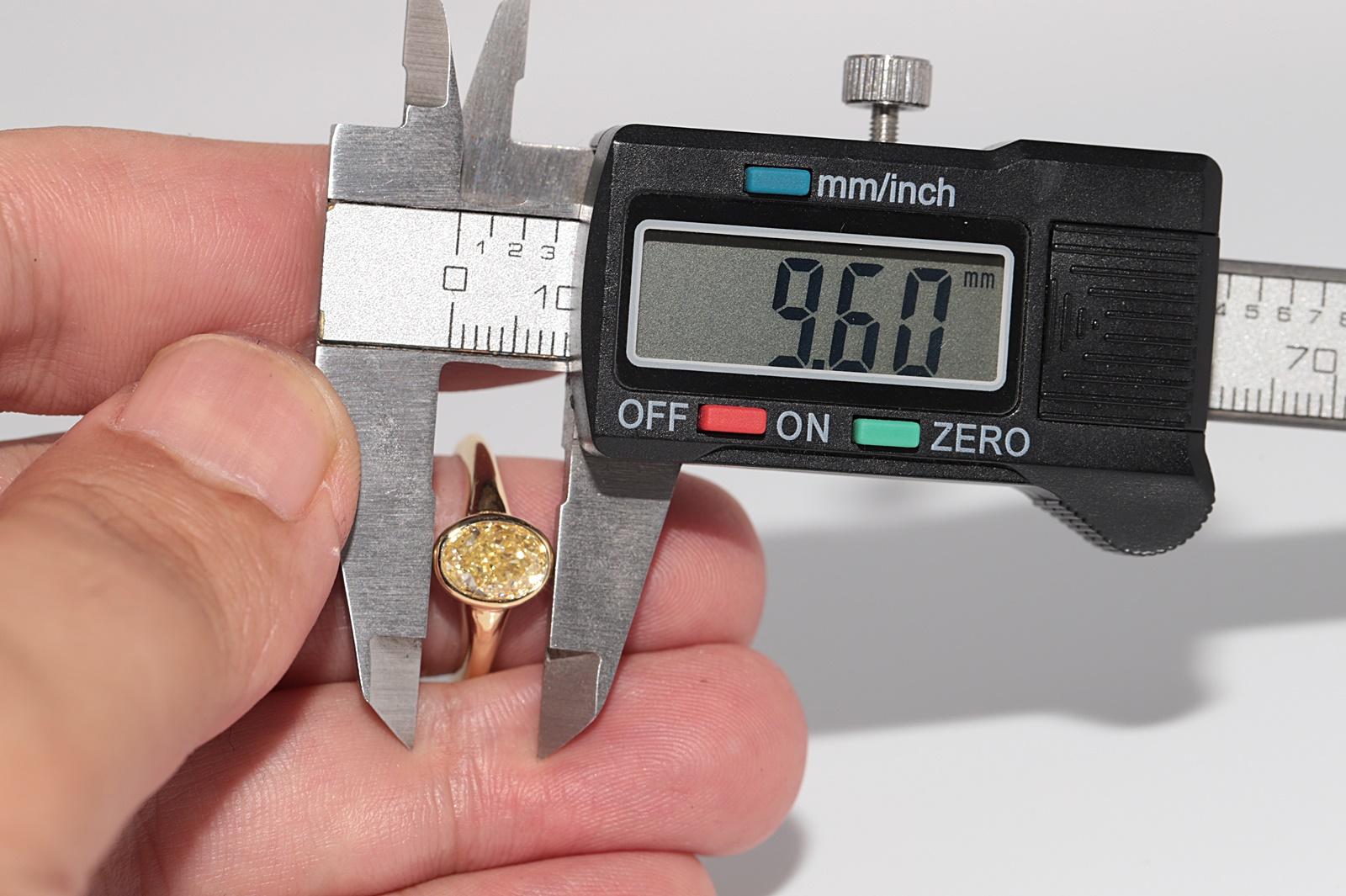 Bague solitaire en or jaune 18k 1.51 ct Light Fancy Color Oval Cut certifiée GIA en vente 6