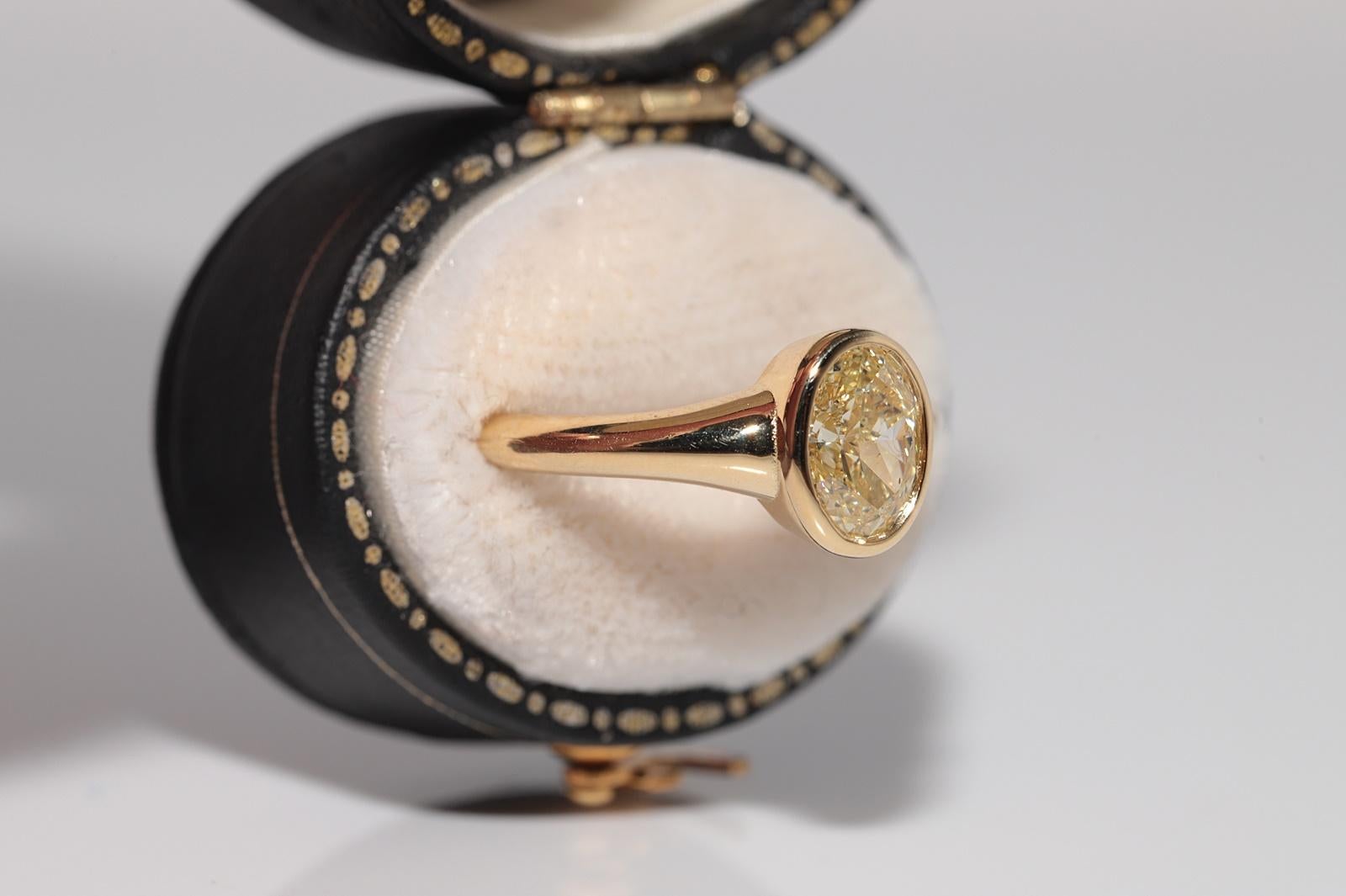 Moderne Bague solitaire en or jaune 18k 1.51 ct Light Fancy Color Oval Cut certifiée GIA en vente
