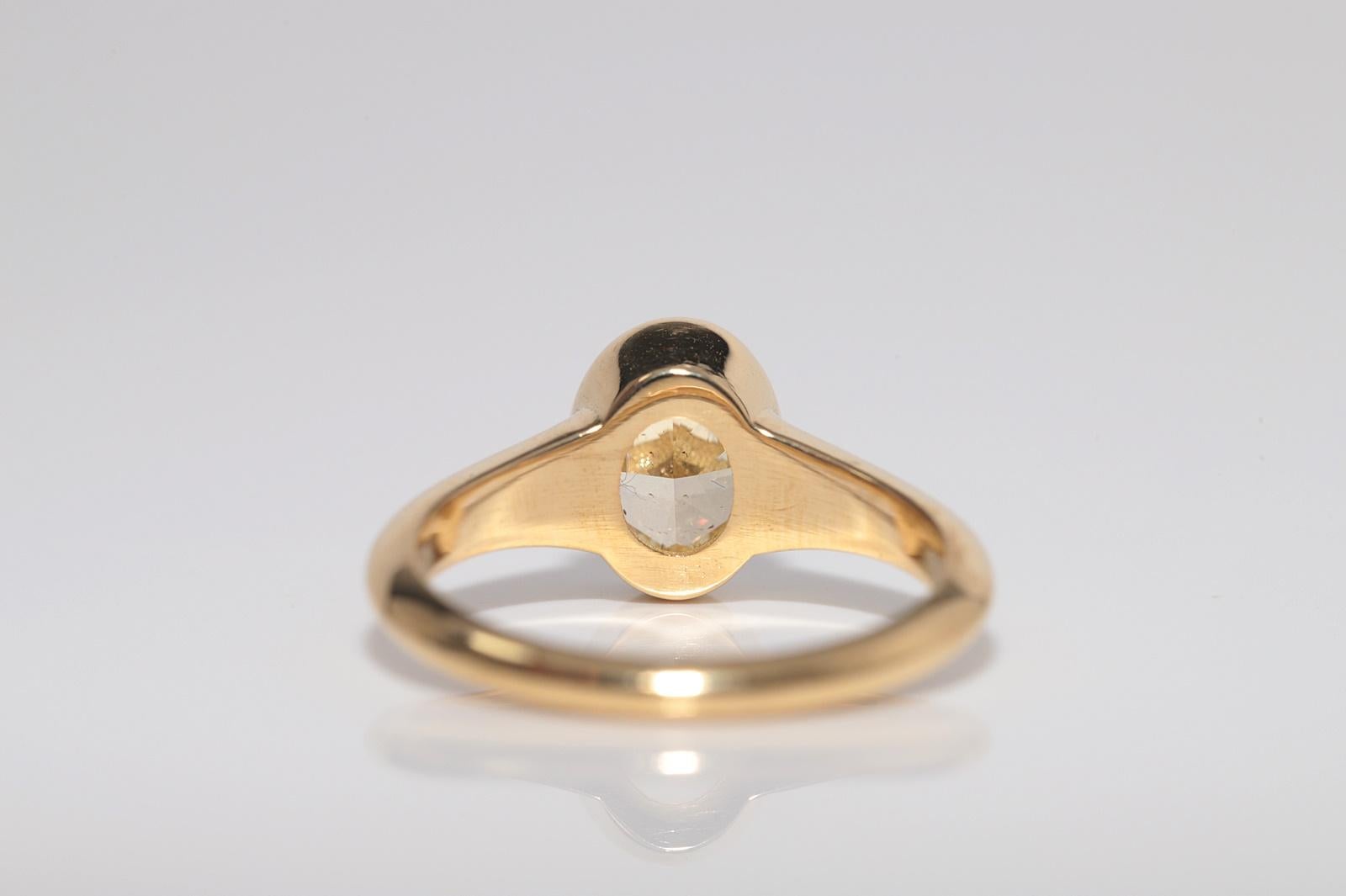 Bague solitaire en or jaune 18k 1.51 ct Light Fancy Color Oval Cut certifiée GIA en vente 1