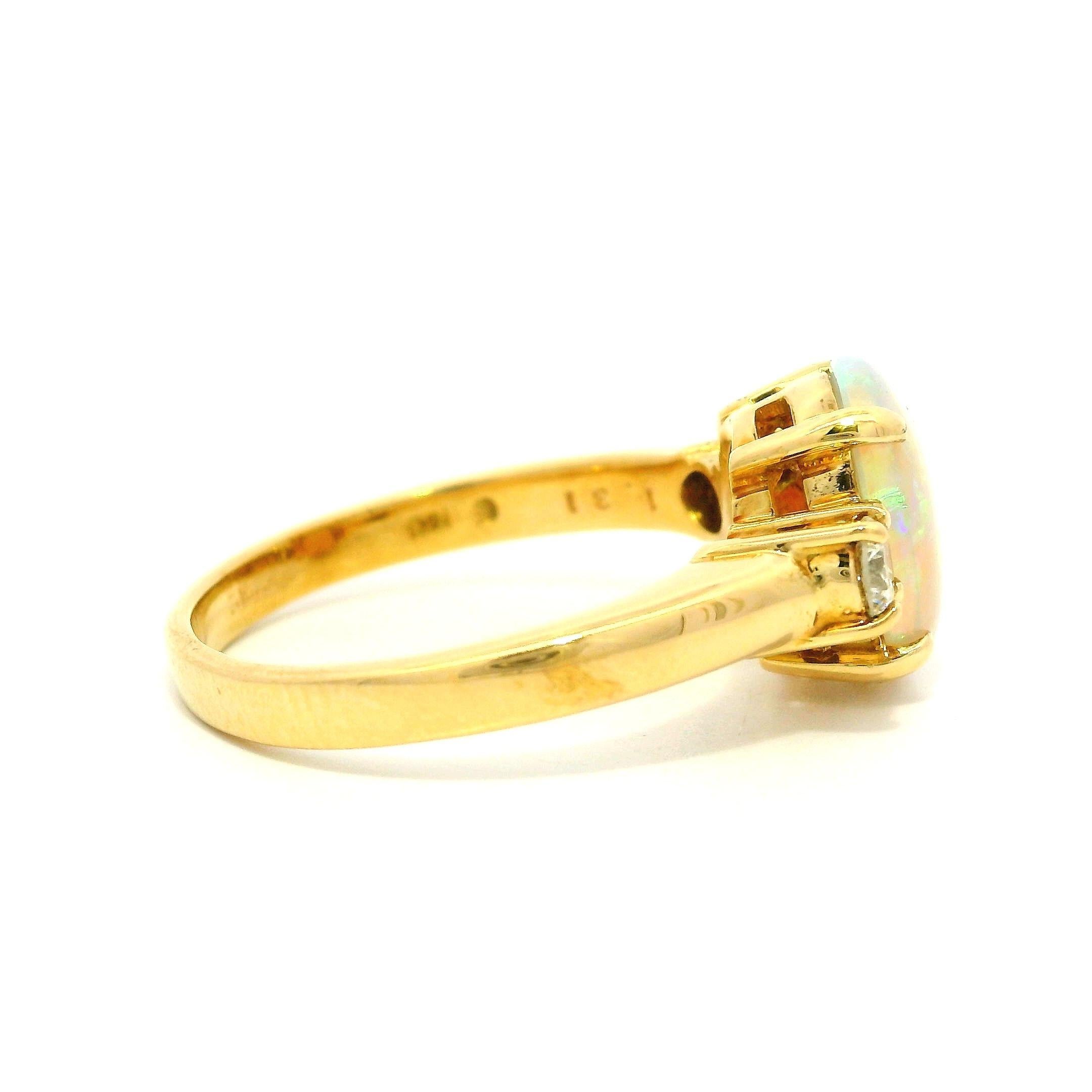 Anello classico in oro giallo 18k con opale ardente di alta qualità da 1,54 carati e 2 diamanti laterali in vendita 4