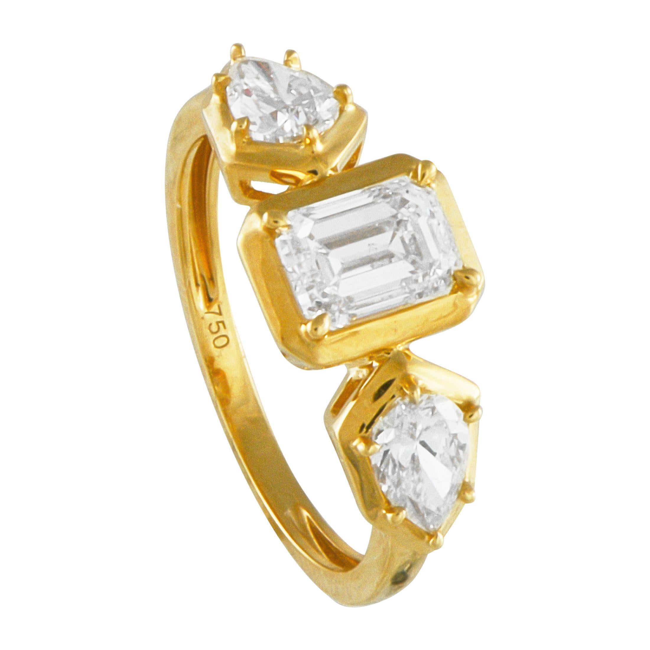 Anello geometrico a tre pietre in oro giallo 18 carati con 1,55 carati di diamanti