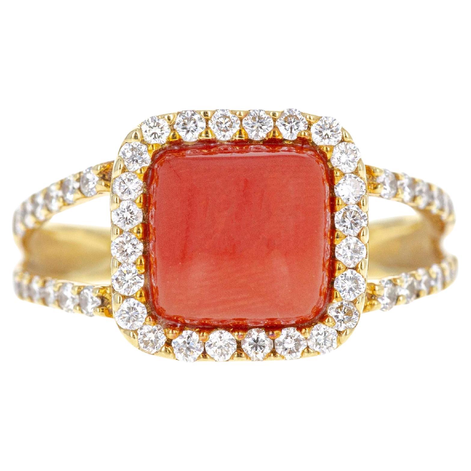 Anillo Halo Coral Diamante Cabujón Oro Amarillo 18K 1,56 Quilates