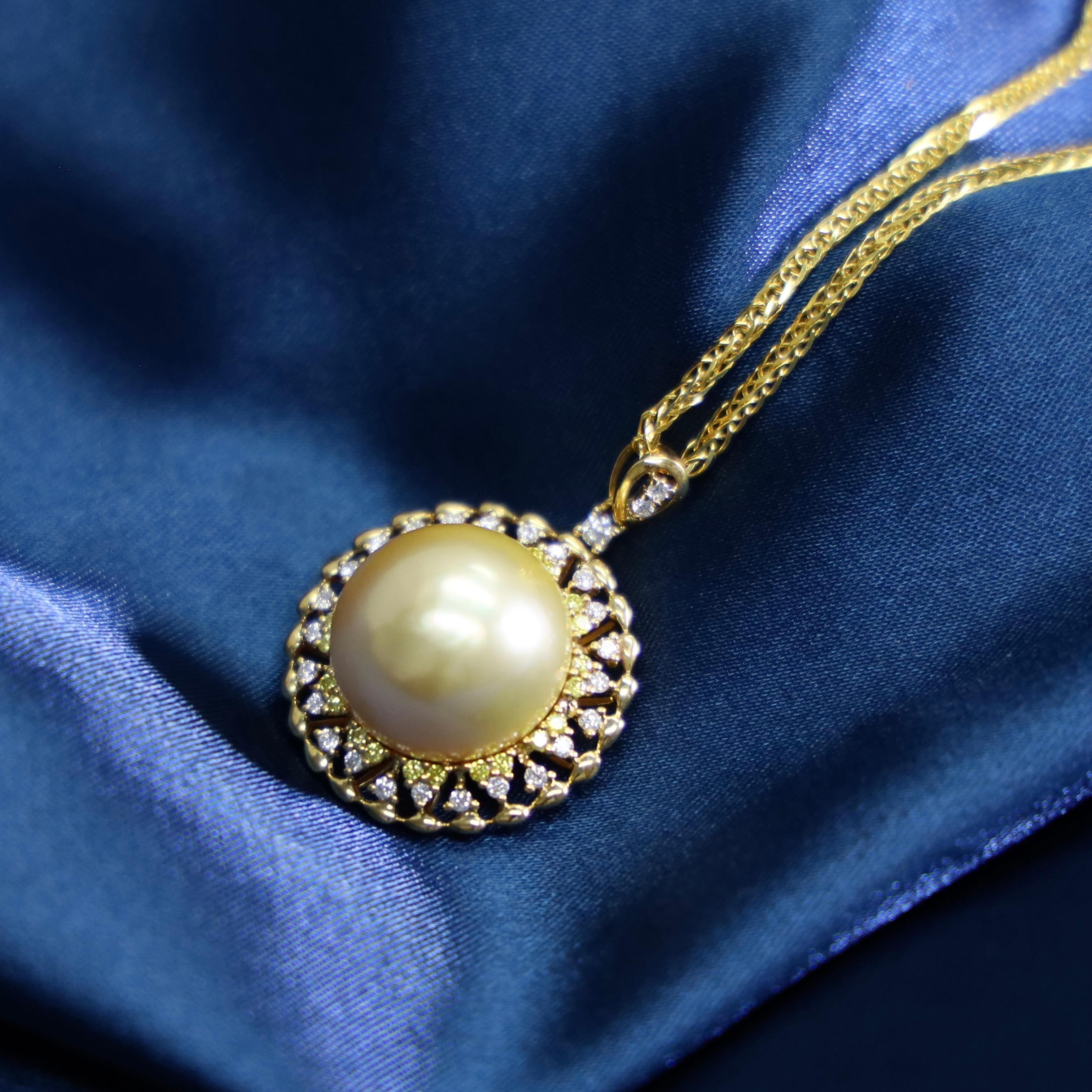 18K Yellow Gold 15mm South Sea Pearl & Diamond Pendant Necklace

51 Diamonds - 0.52 CT
South Sea Pearl - 15 mm

Highly Customizable.
Soft golden champagne-colored pearls, set with sparkling F color diamonds.
Professional pearl wholesaler and pearl