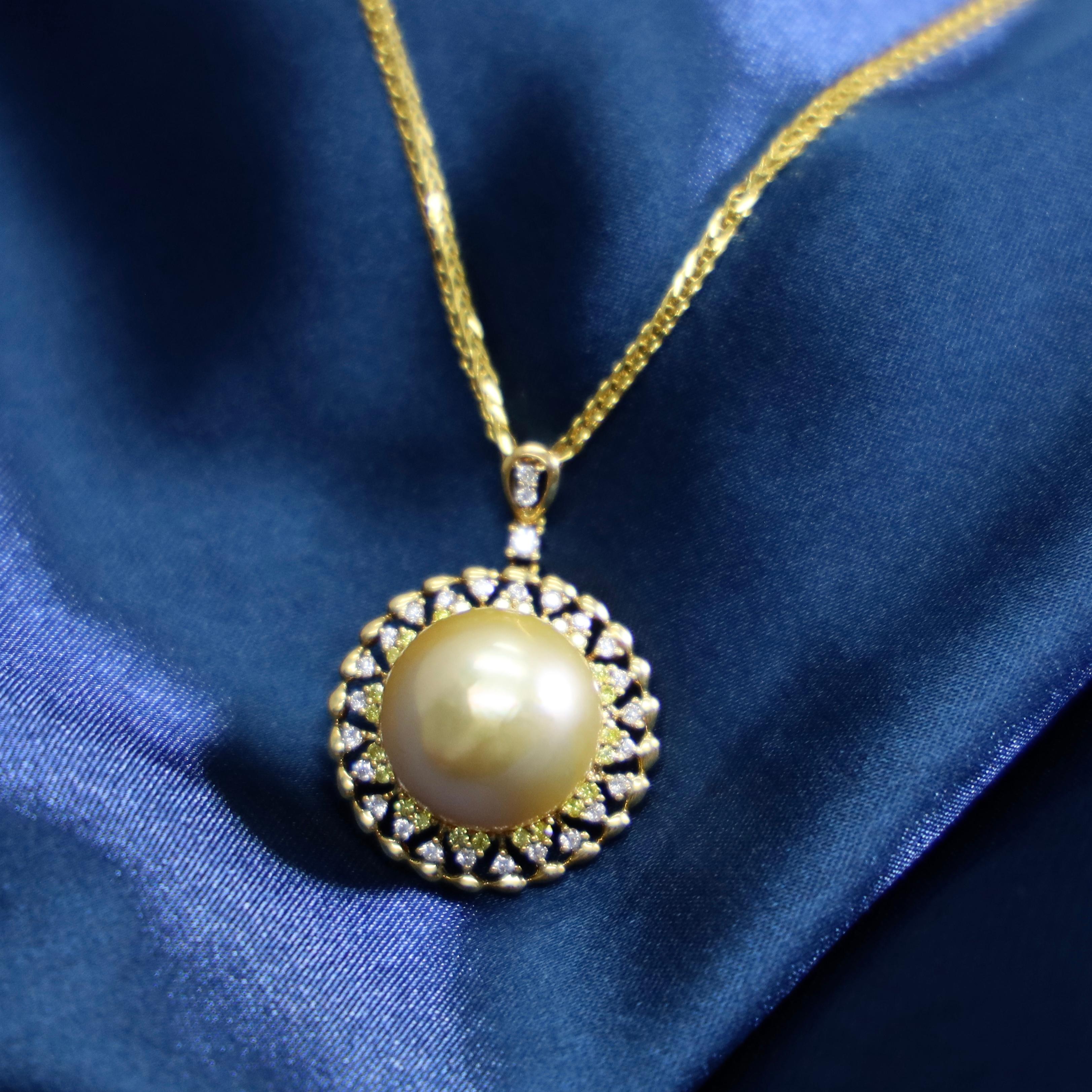Modern 18K Yellow Gold 15mm South Sea Pearl & Diamond Pendant Necklace For Sale