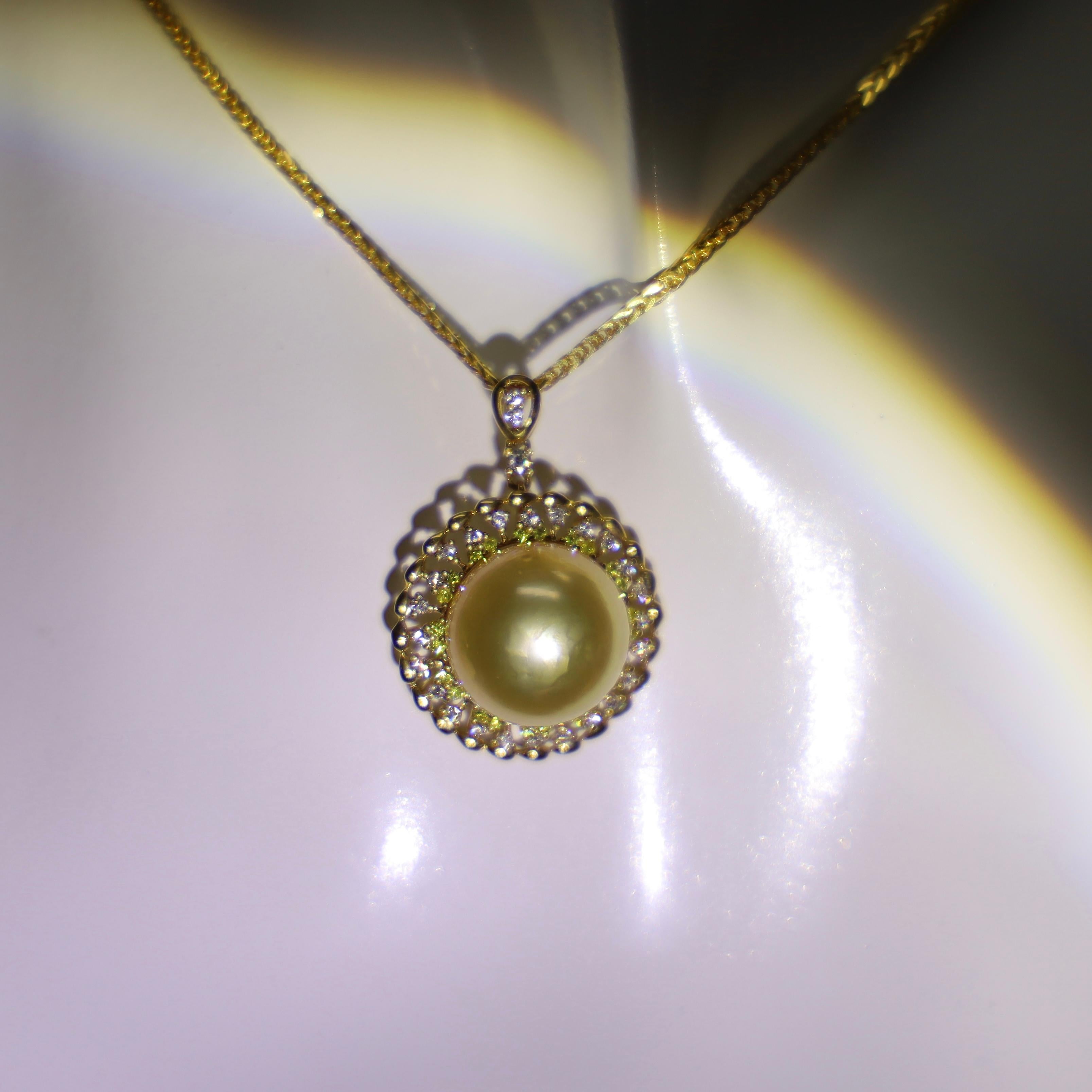 Round Cut 18K Yellow Gold 15mm South Sea Pearl & Diamond Pendant Necklace For Sale