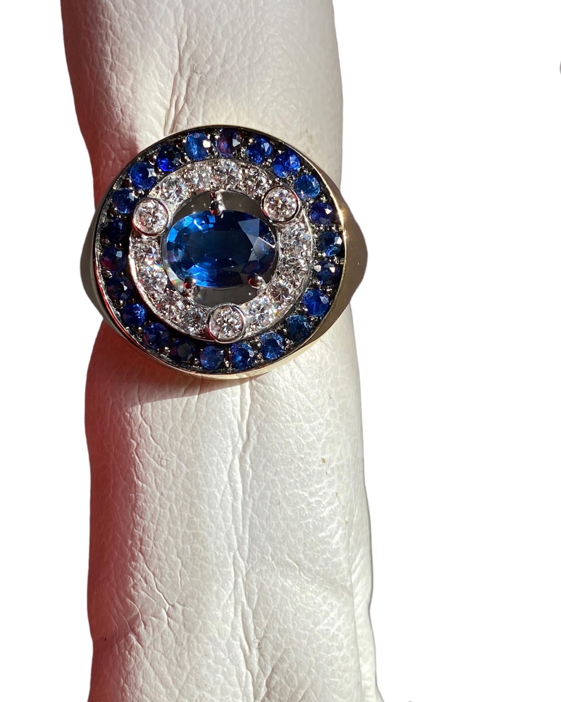 Brilliant Cut 18K Yellow Gold 1.62 Karats Sapphires White Diamonds Stars Design Classy Ring For Sale