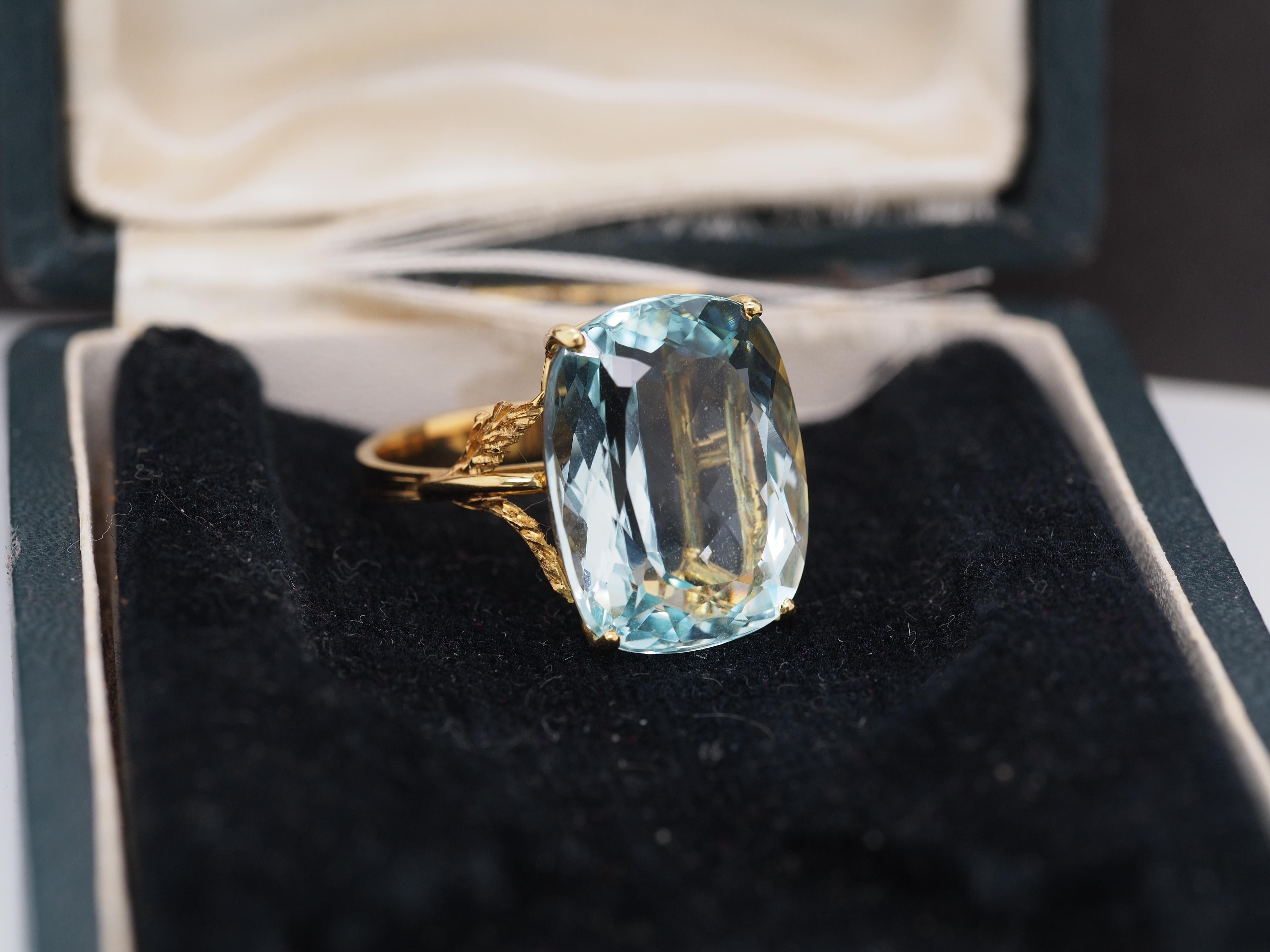 Art Deco 18k Yellow Gold 17.00 Carat Aquamarine Ring with Gia Report For Sale