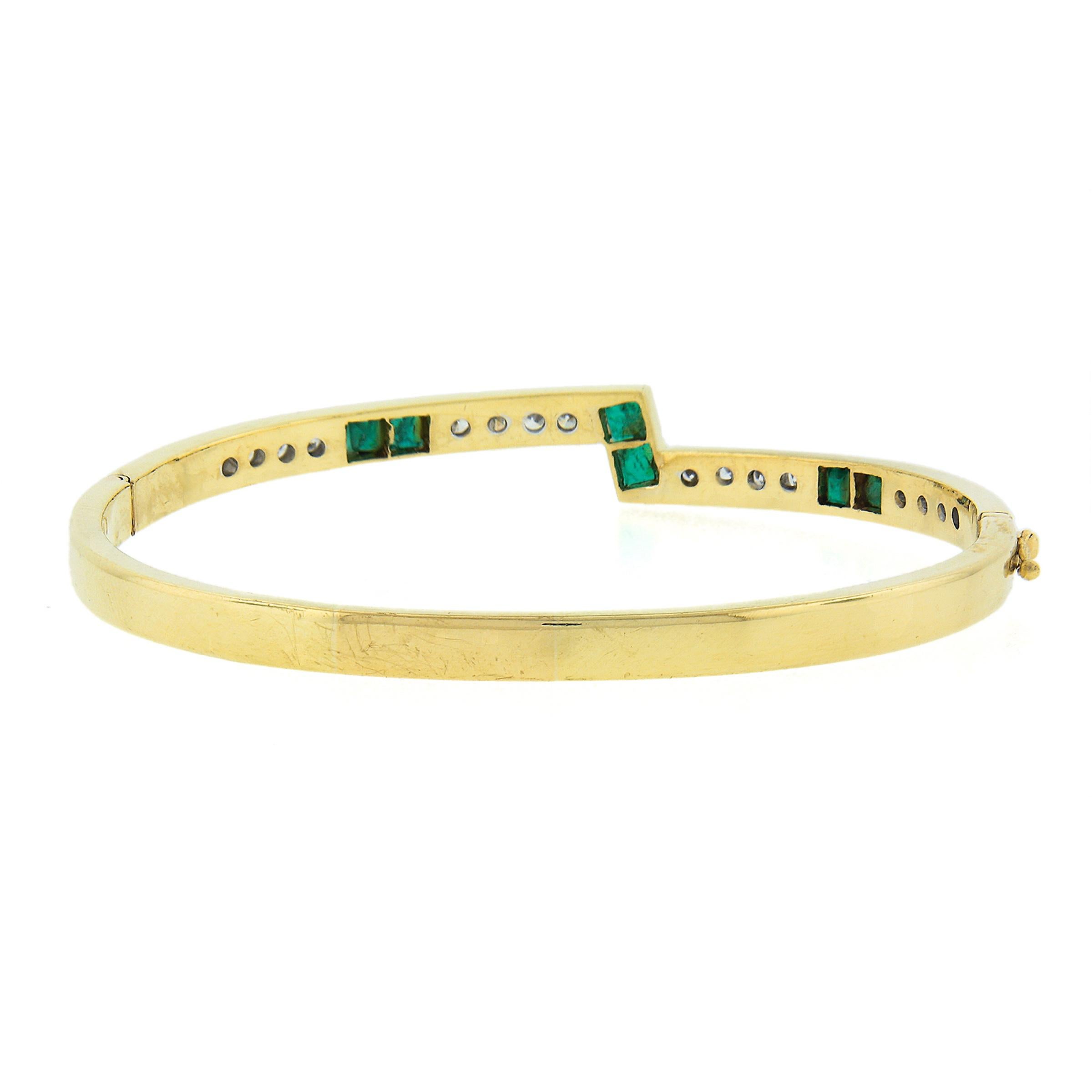 Women's 18K Yellow Gold 1.70ctw Round Diamond & Square Emerald Hinged Bangle Bracelet For Sale