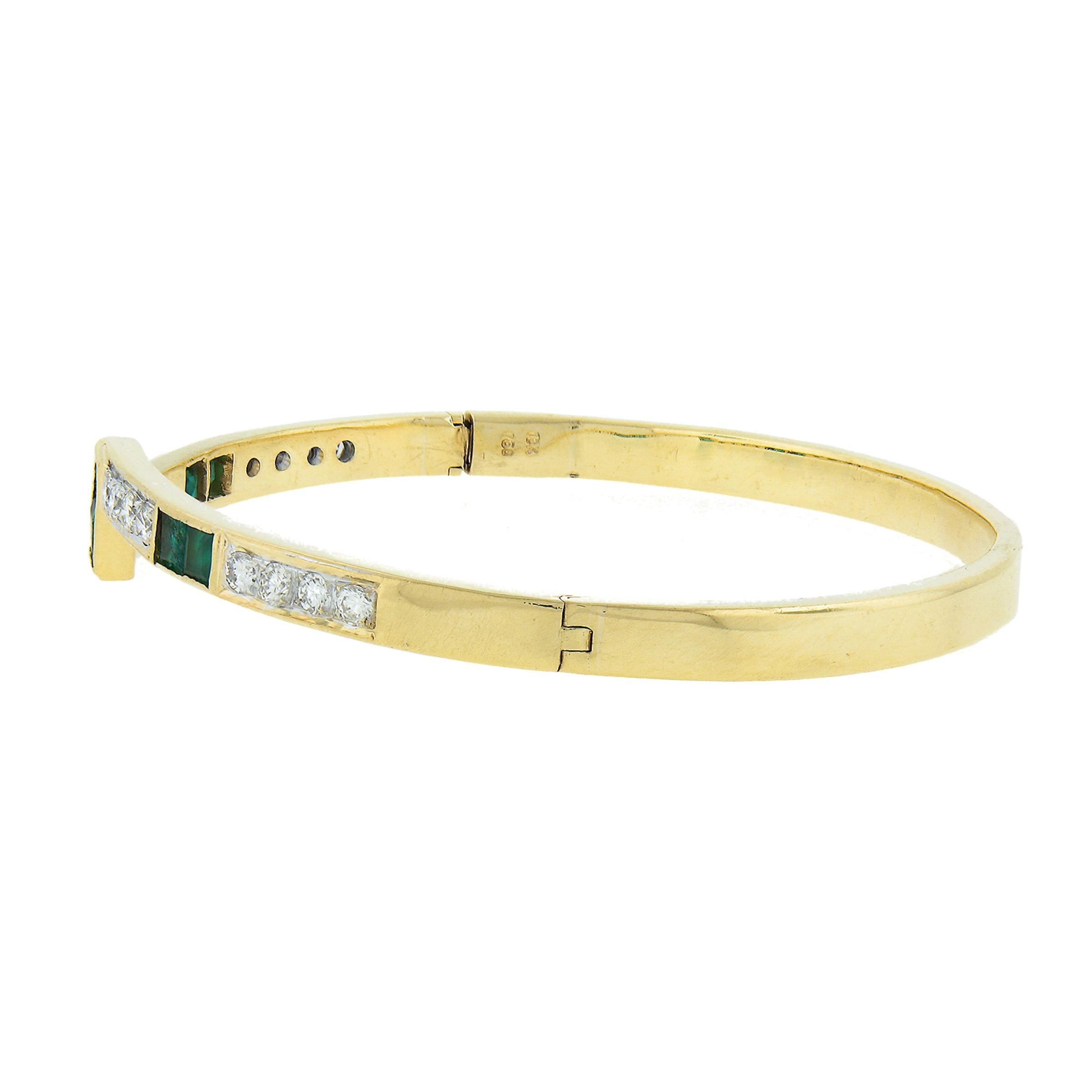 18K Yellow Gold 1.70ctw Round Diamond & Square Emerald Hinged Bangle Bracelet For Sale 1