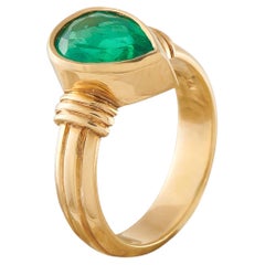 Anillo de oro amarillo de 18 quilates con esmeralda colombiana de 1,75 ct MF08-051826