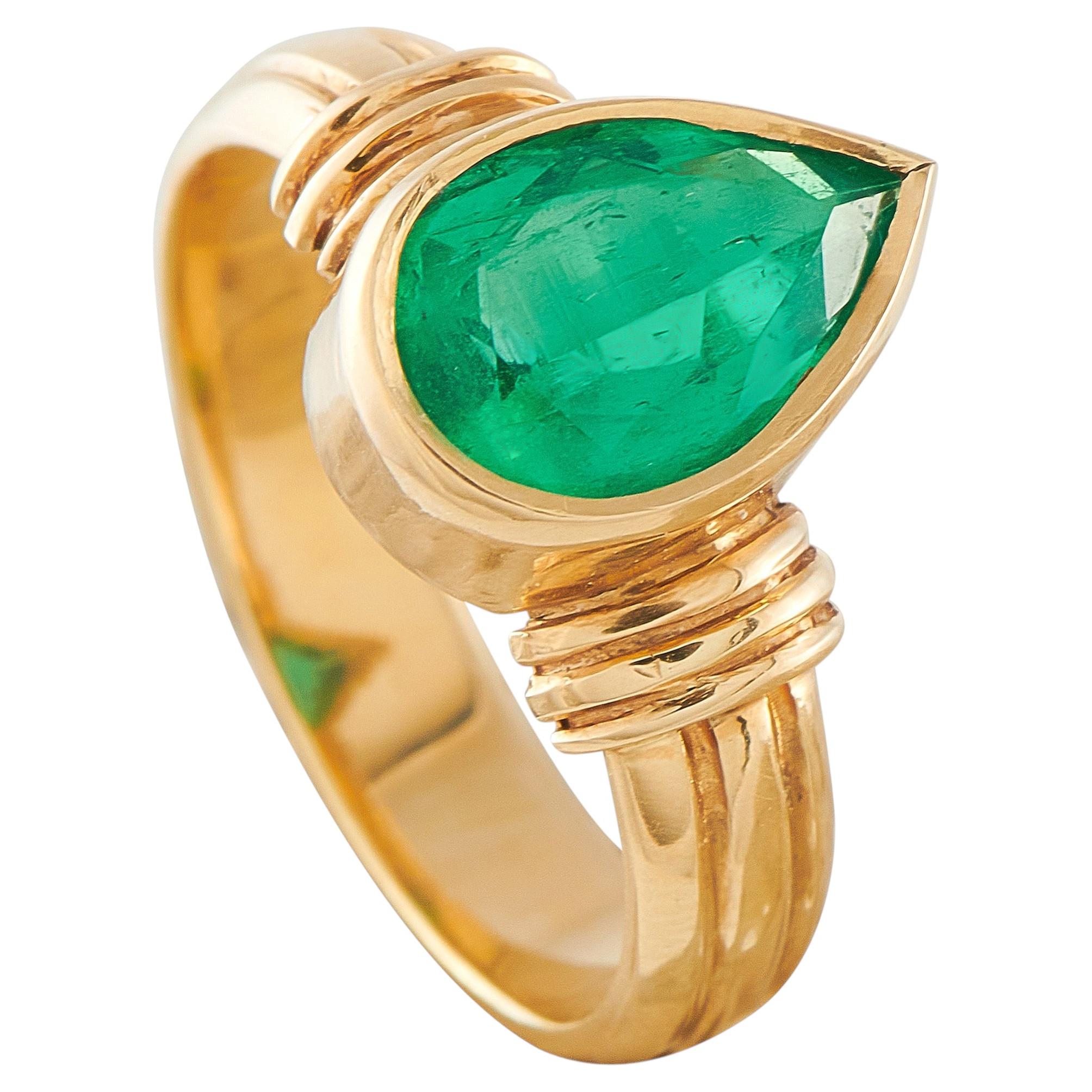 18K Yellow Gold 1.75ct Colombian Emerald Ring MF08-051826