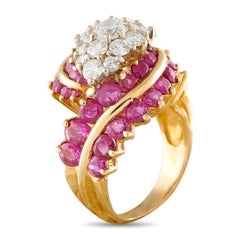 Cocktailring aus 18 Karat Gelbgold mit Diamanten (1,75 Karat) und Rubinen, MF33-062526