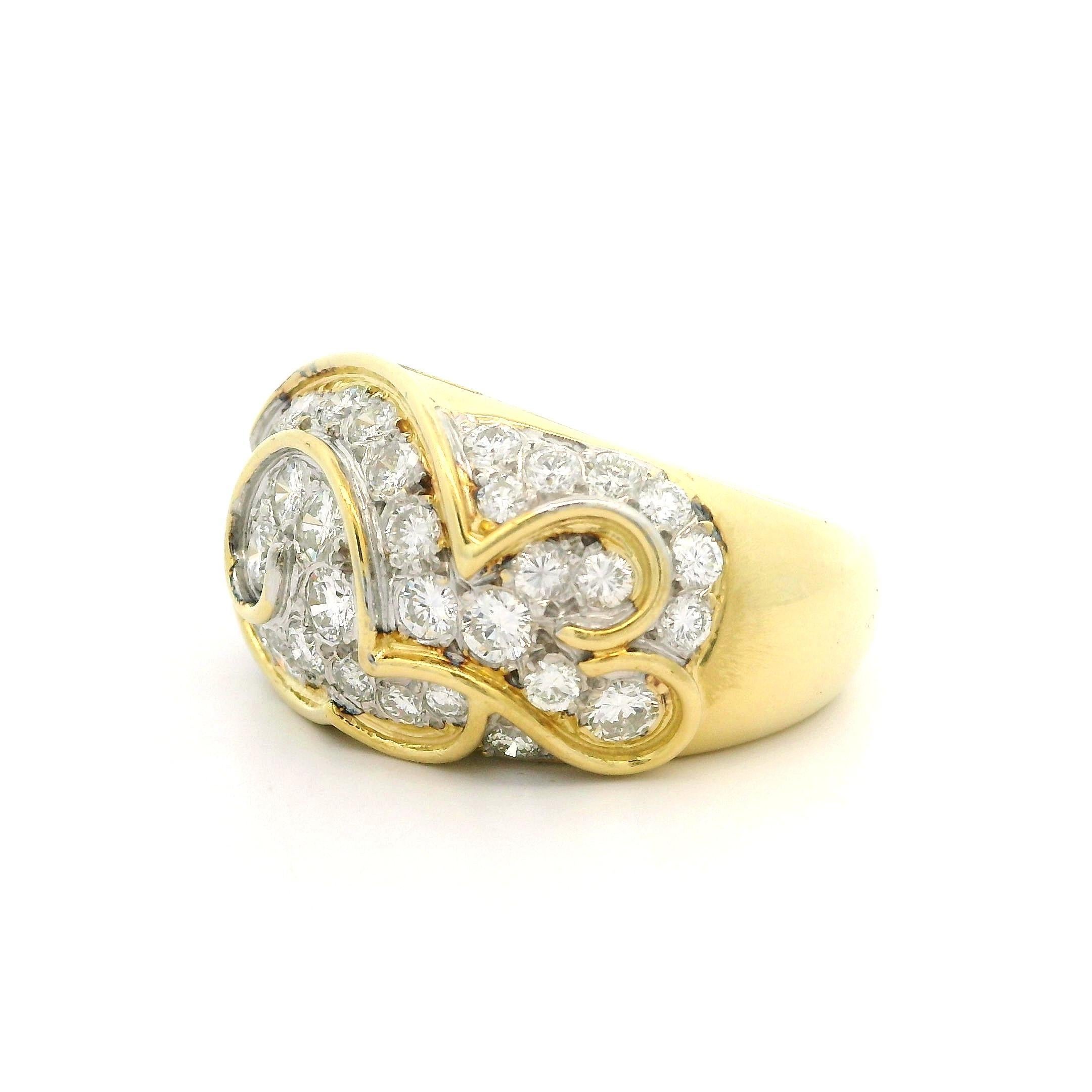 Anillo de oro amarillo de 18 quilates de 1,75 quilates de diamantes brillantes con pavé, con cúpula en forma de nube y remolino ancho en venta 6