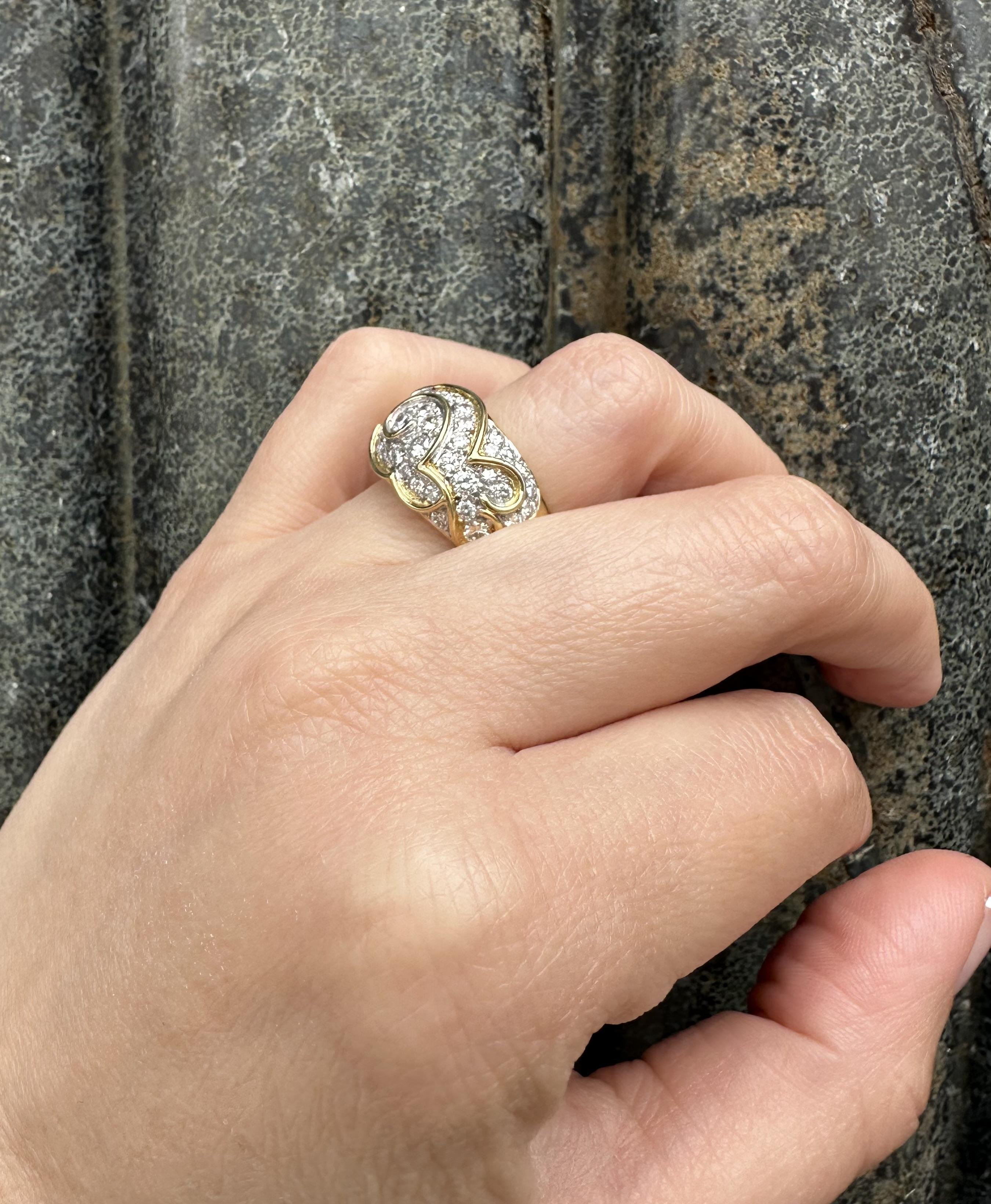 Anillo de oro amarillo de 18 quilates de 1,75 quilates de diamantes brillantes con pavé, con cúpula en forma de nube y remolino ancho en Excelente estado para la venta en Montclair, NJ