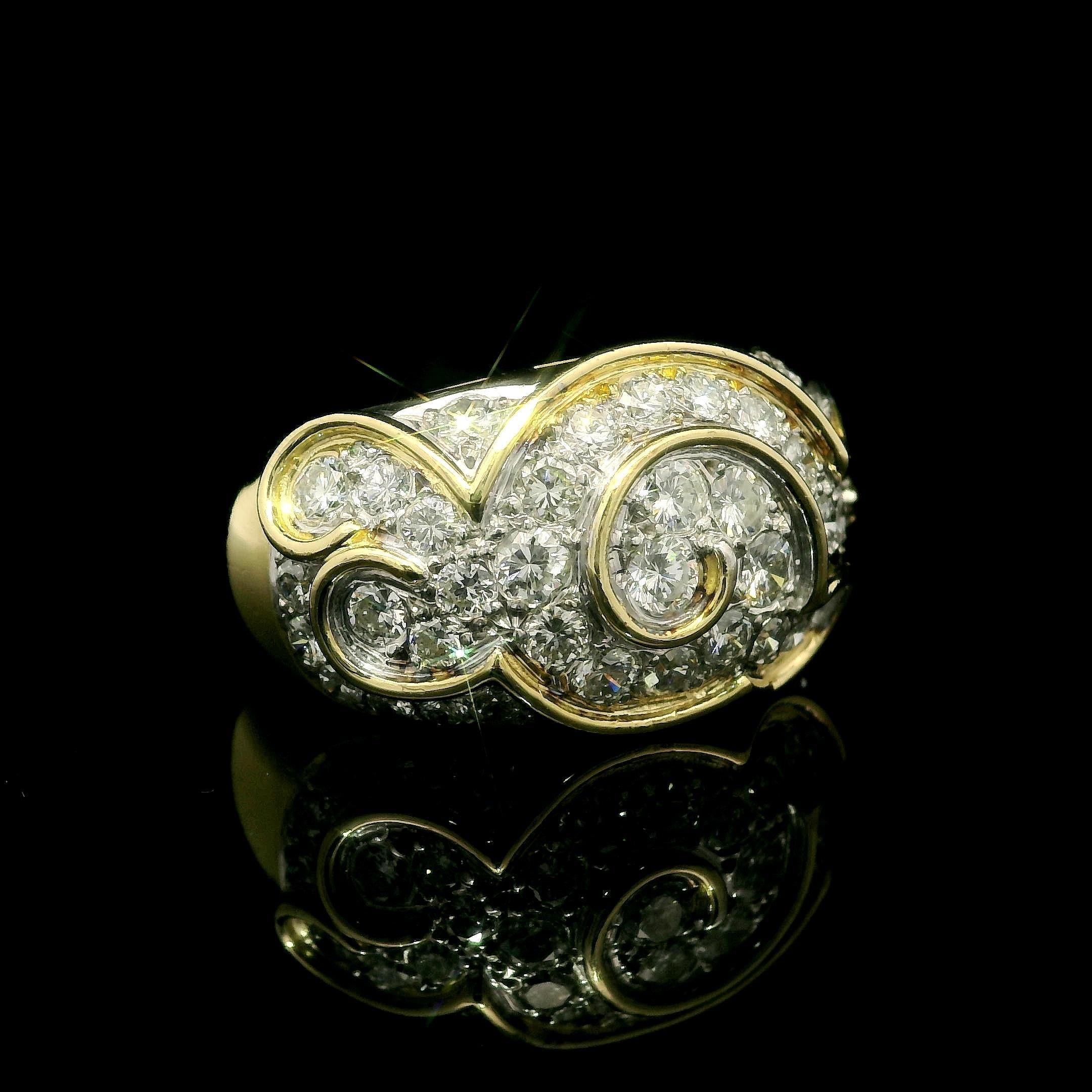 Anillo de oro amarillo de 18 quilates de 1,75 quilates de diamantes brillantes con pavé, con cúpula en forma de nube y remolino ancho en venta 1