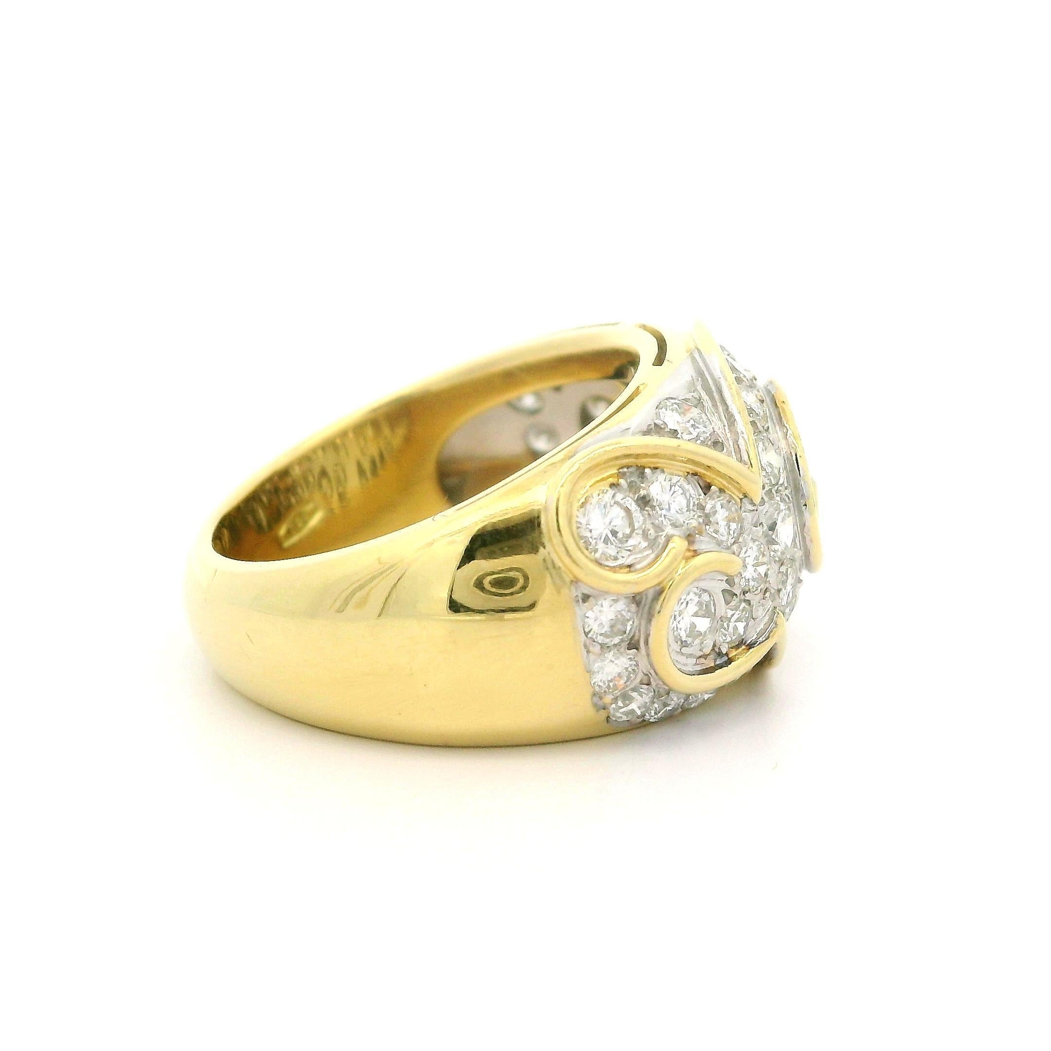 Anillo de oro amarillo de 18 quilates de 1,75 quilates de diamantes brillantes con pavé, con cúpula en forma de nube y remolino ancho en venta 3