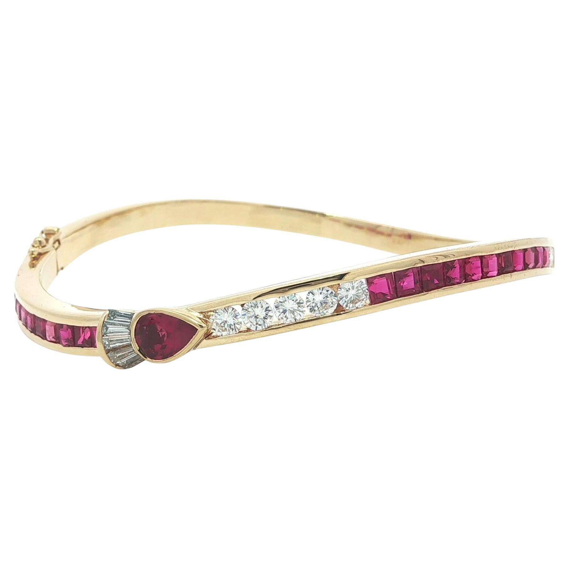 18k Yellow Gold 1.75ctw High Quality Ruby 
Diamond Wavy Hinged Bangle Bracelet