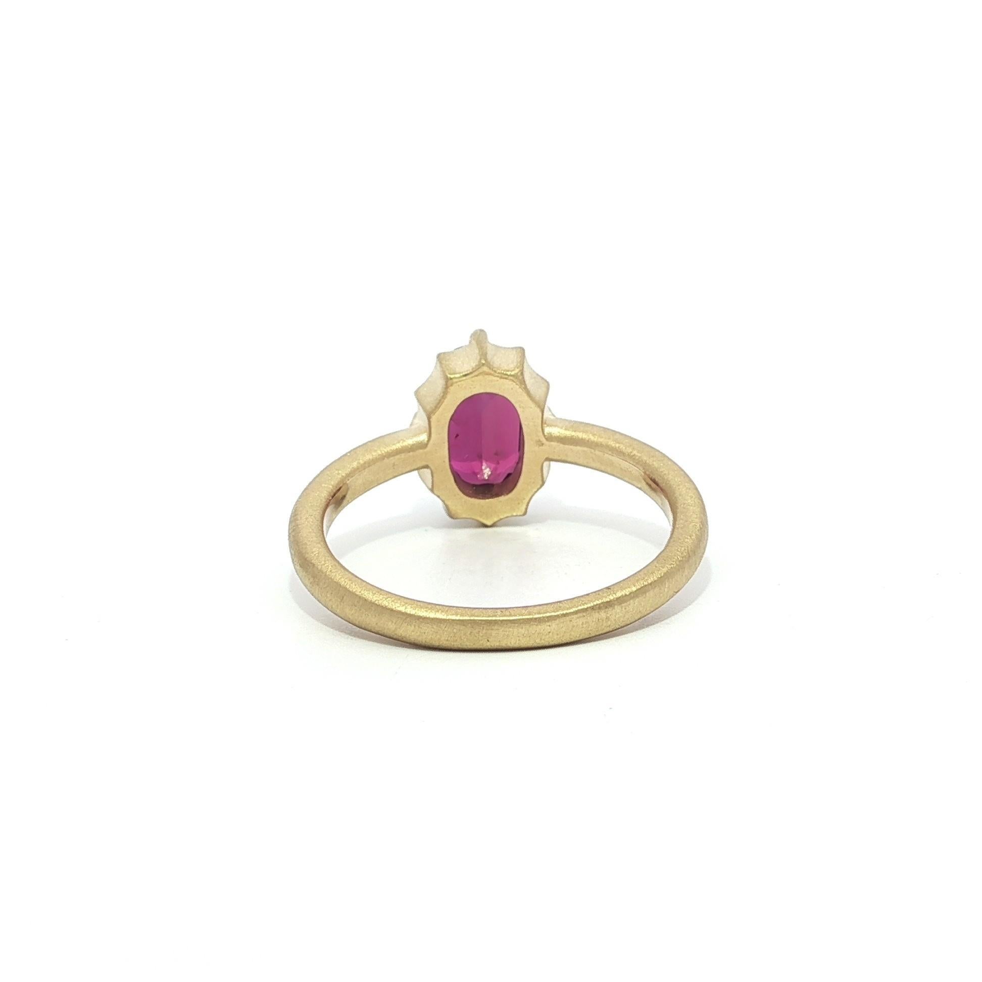 18k Yellow Gold 1.76ct GIA No Heat Cushion Ruby Solitaire Scalloped Matte Ring For Sale 2