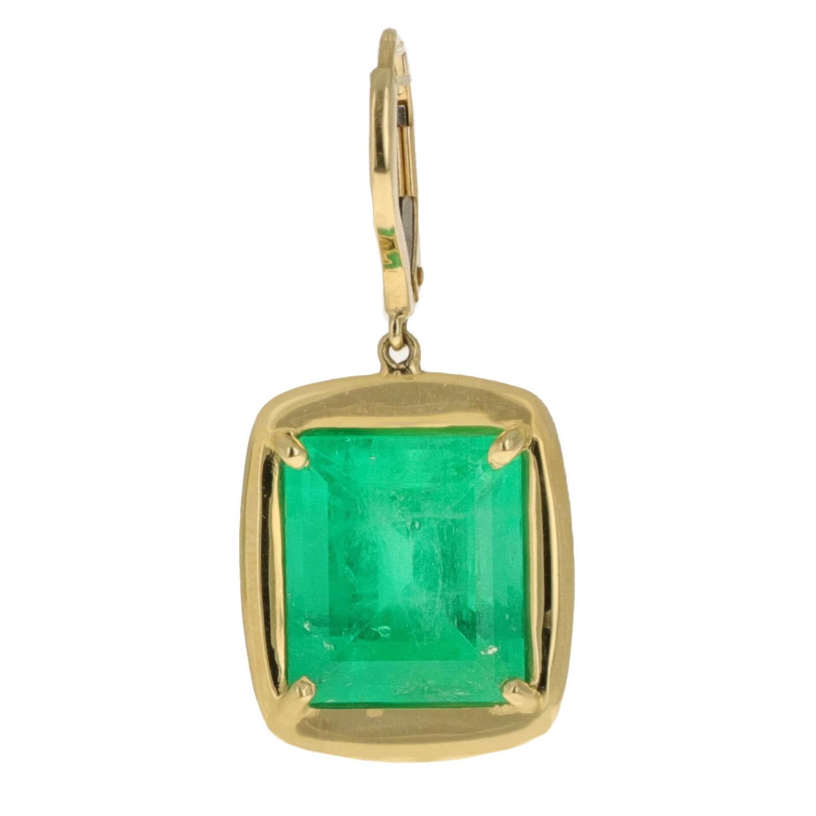 17.90 Carat Colombian Emerald Dangle Earrings in 18K Yellow Gold For Sale 3