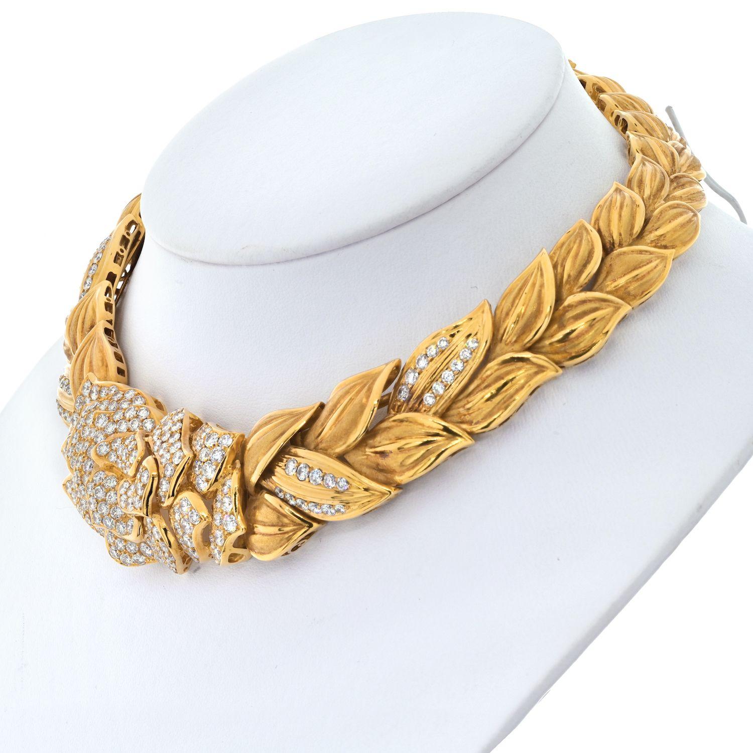 Modern 18K Yellow Gold 18.00cts Blooming Flower Diamond Collar Necklace