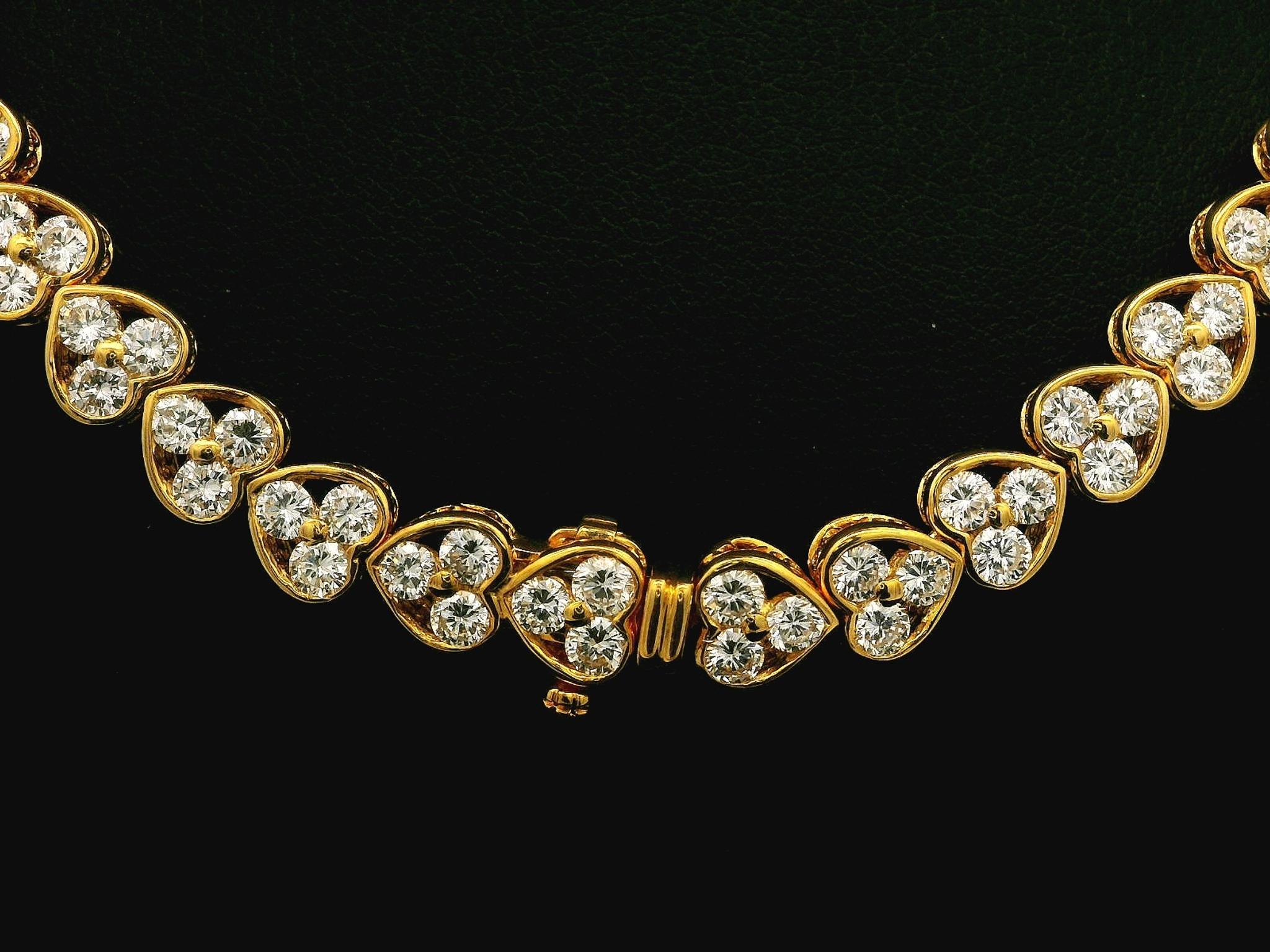 Collier tennis en or jaune 18 carats avec diamants taille cœur de 18,41 carats en vente 5