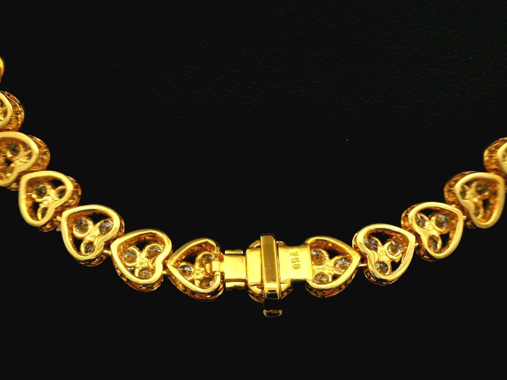 --Sons:--
177 diamants naturels authentiques - taille ronde brillante - sertis à l'anneau - pureté VVS-VS - couleur F/G - 0,50ct Le plus gros approx. - 18,41ctw exact

MATERIAL : Or jaune 18k massif
Poids : 35 grammes
Largeur : graduée de 6,4 mm