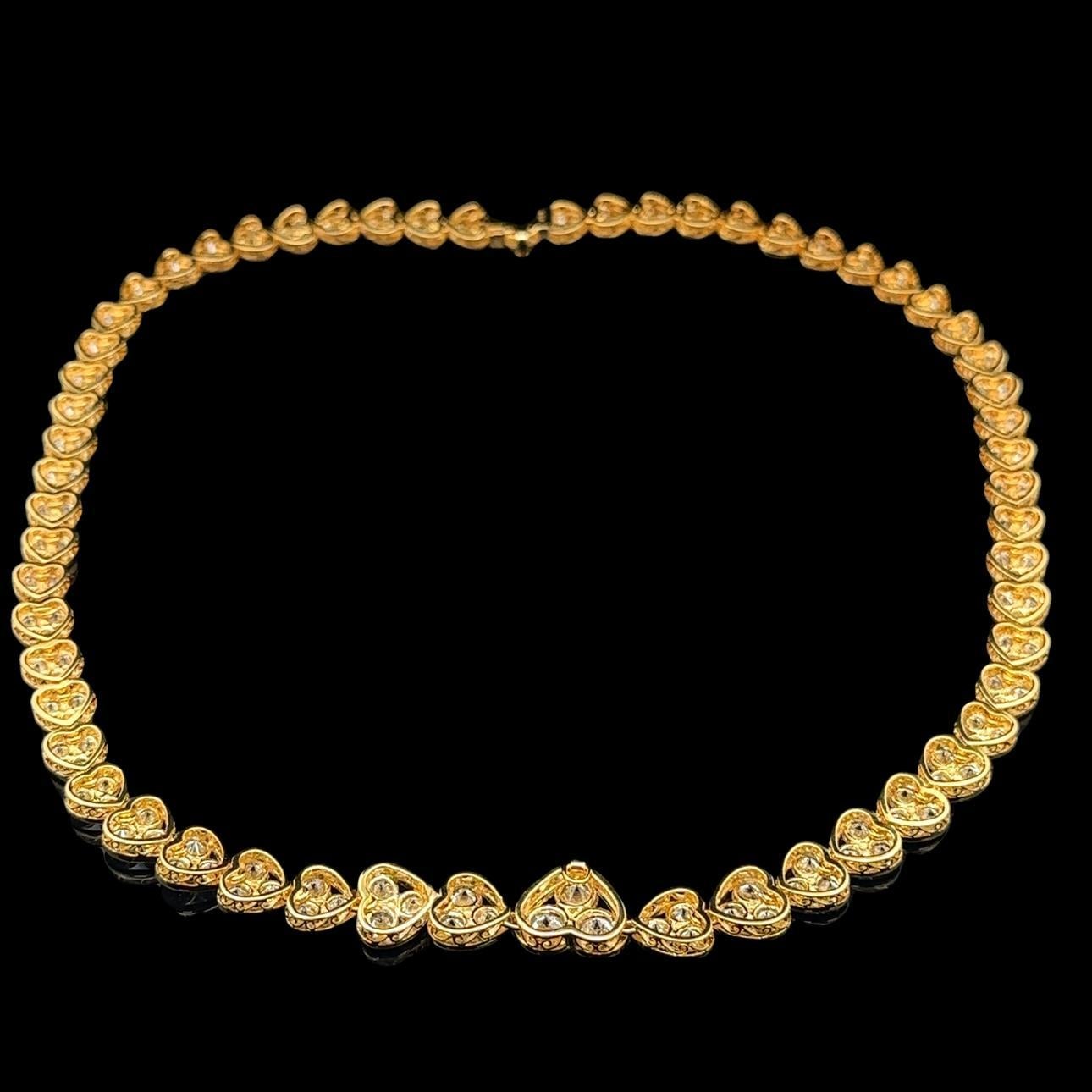 Collier tennis en or jaune 18 carats avec diamants taille cœur de 18,41 carats en vente 1