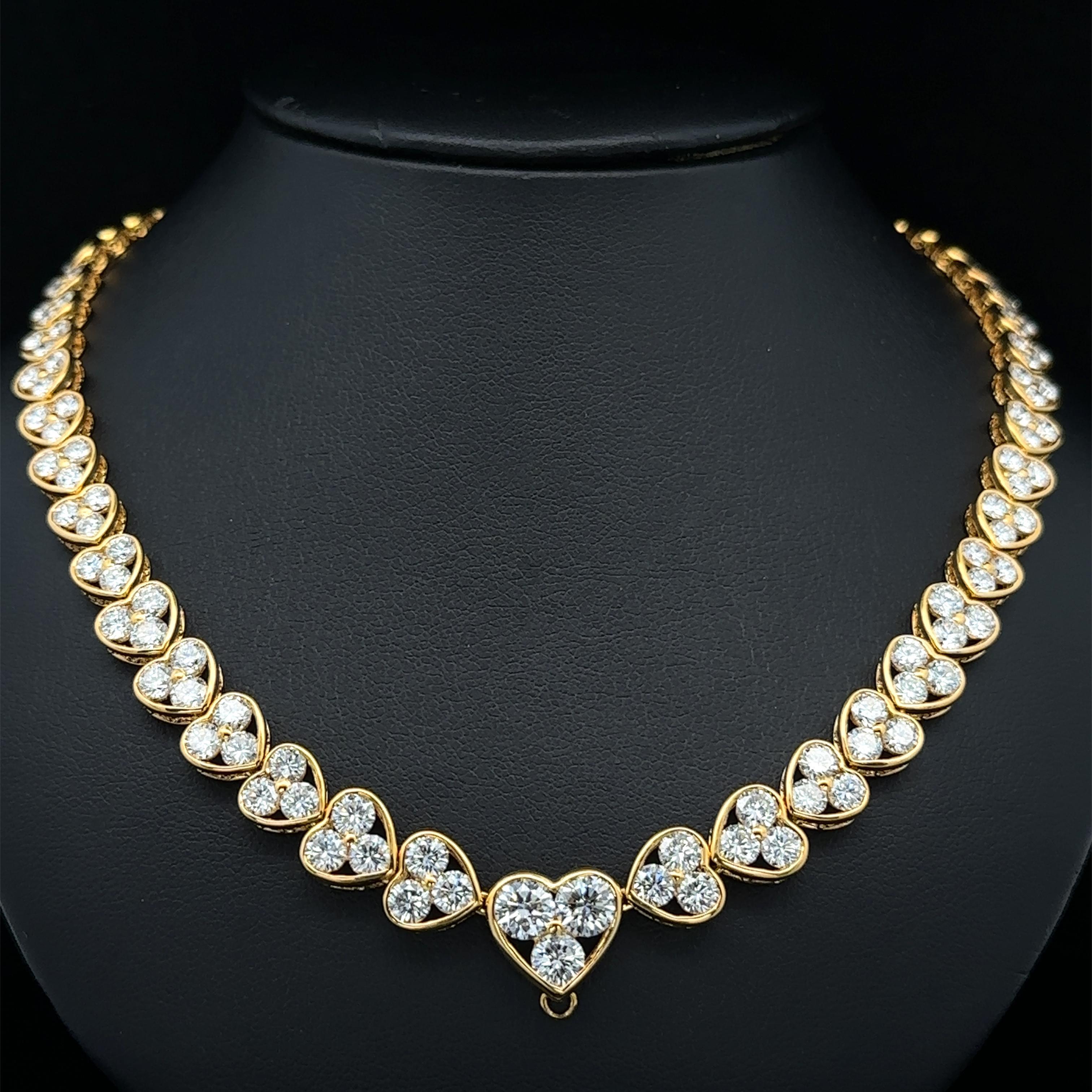 Collier tennis en or jaune 18 carats avec diamants taille cœur de 18,41 carats en vente 3