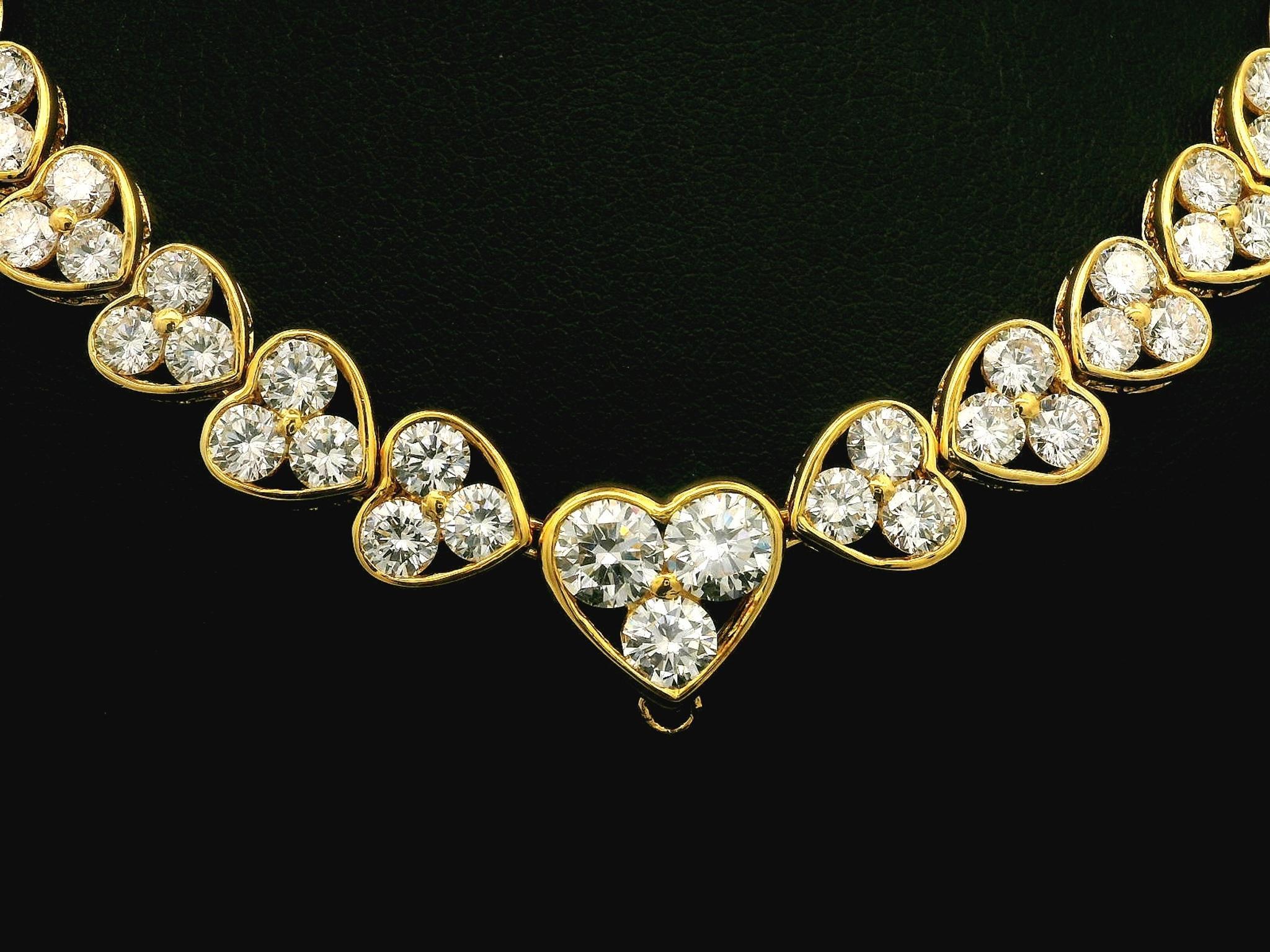 Collier tennis en or jaune 18 carats avec diamants taille cœur de 18,41 carats en vente 4