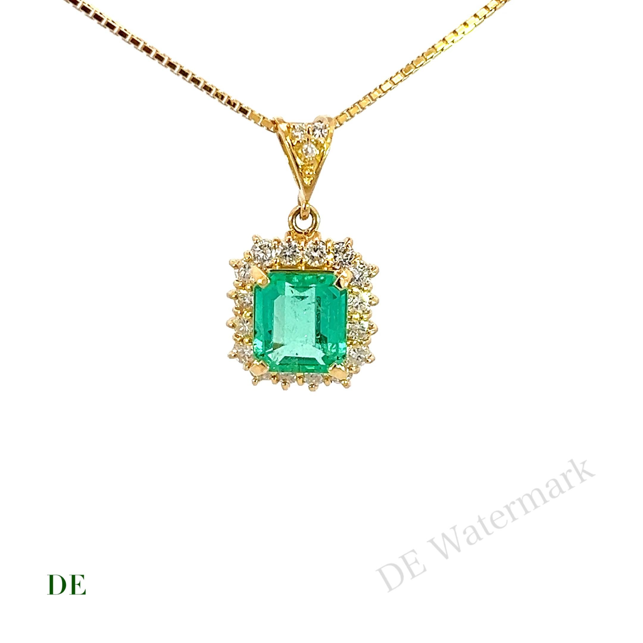 18k Yellow gold 1.88 crt green Emerald .56 crt Diamond Necklace 

Introducing our exquisite 18k Yellow Gold Green Emerald and Diamond Necklace, a remarkable piece that combines the enchanting beauty of a 1.88 carat green emerald with the brilliance