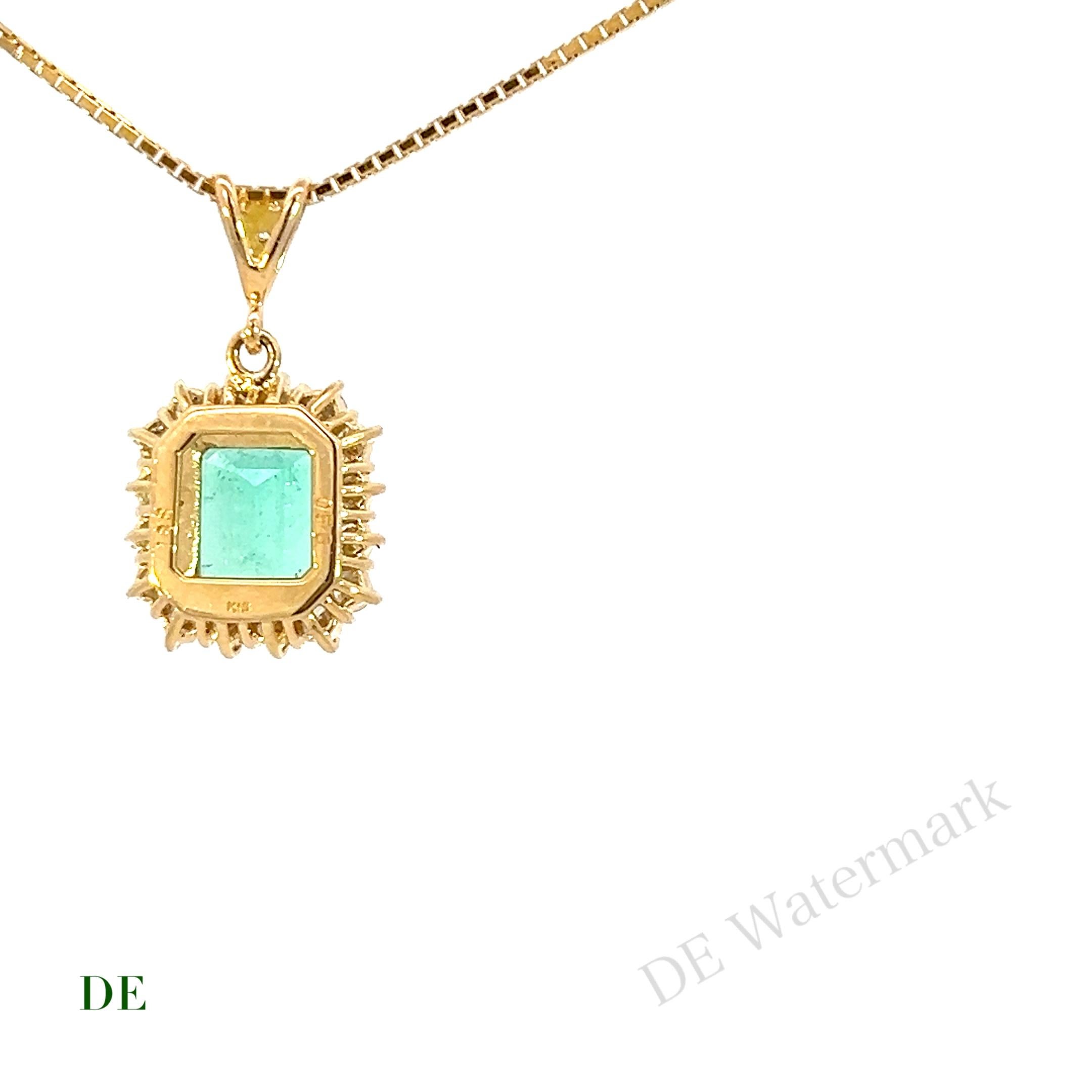 18k Yellow gold 1.88 crt green Emerald .56 crt Diamond Necklace  In New Condition For Sale In kowloon, Kowloon