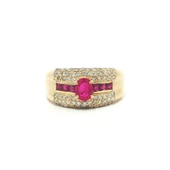 Bague à large bande en or jaune 18k 1.88ctw High Quality Oval Square Ruby
Diamond