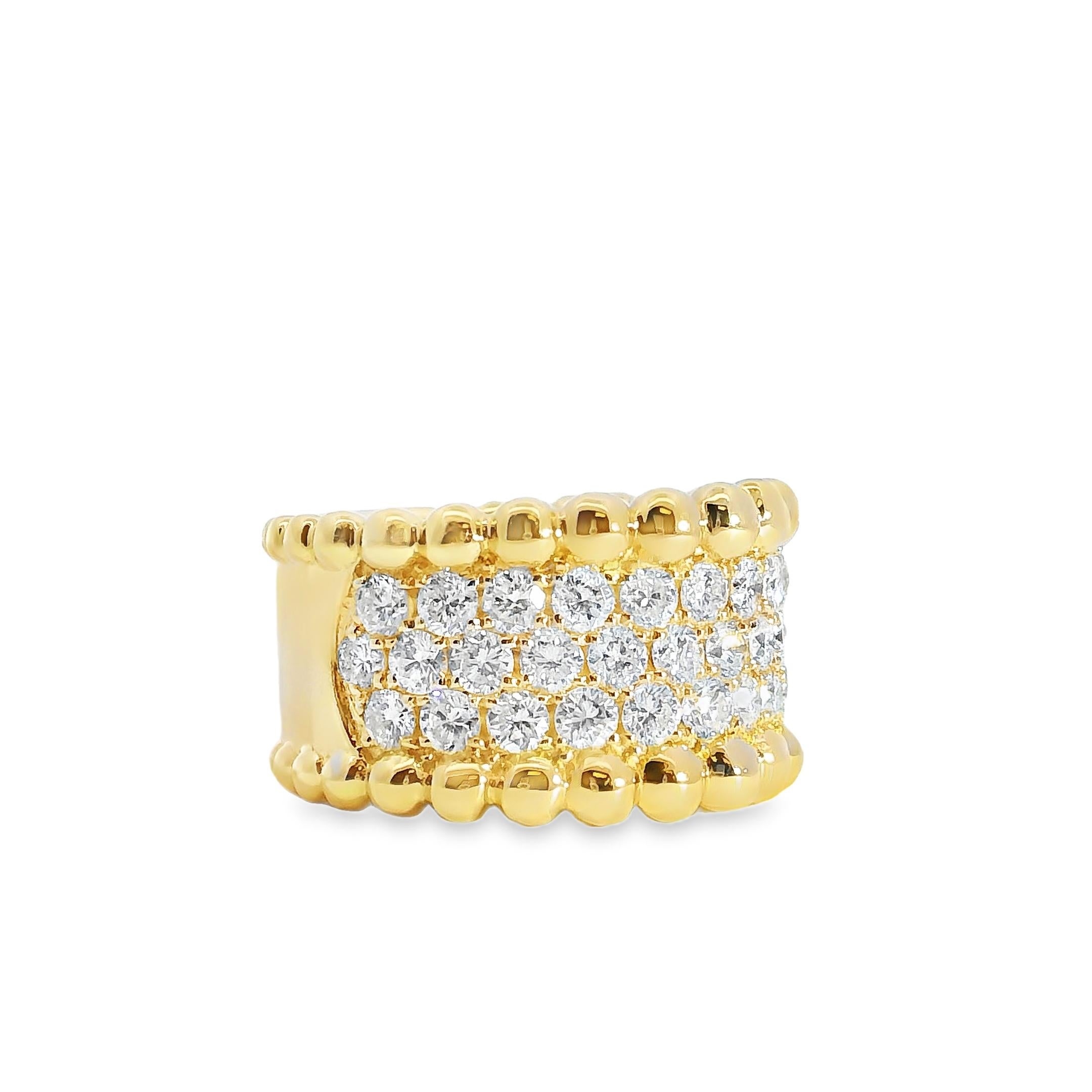 Bague en or jaune 18k à larges pavés de diamants ronds naturels de 1,90ct en vente 9