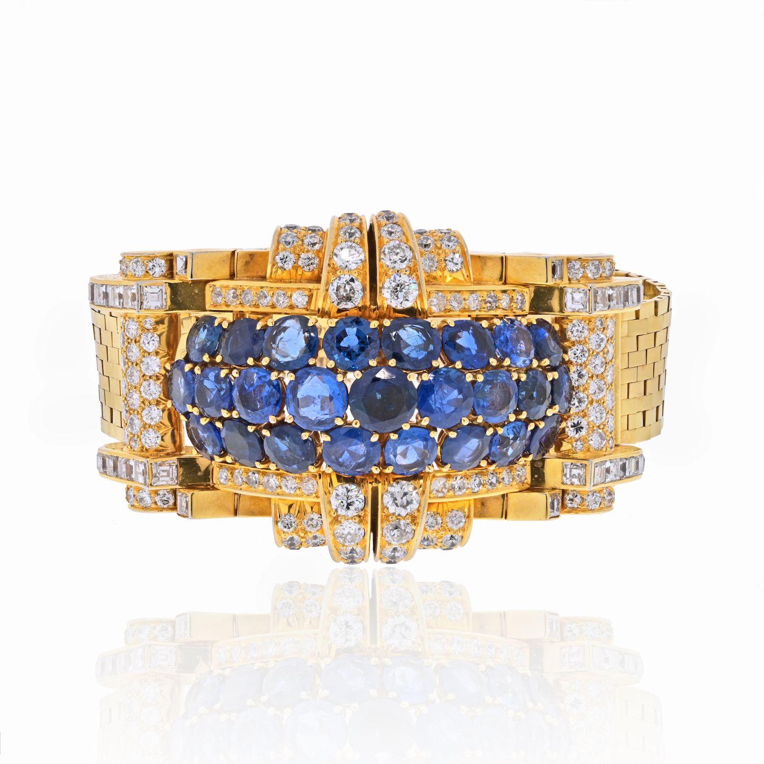 Dieses auffallende, opulente, einzigartige und tragbare Sammlerarmband ist ein königliches Stück mit einzigartiger Anziehungskraft und besteht aus Platin und 18 Karat Gelbgold. Es stammt aus den 1950er Jahren und ist ein echtes Zeitdokument. Der