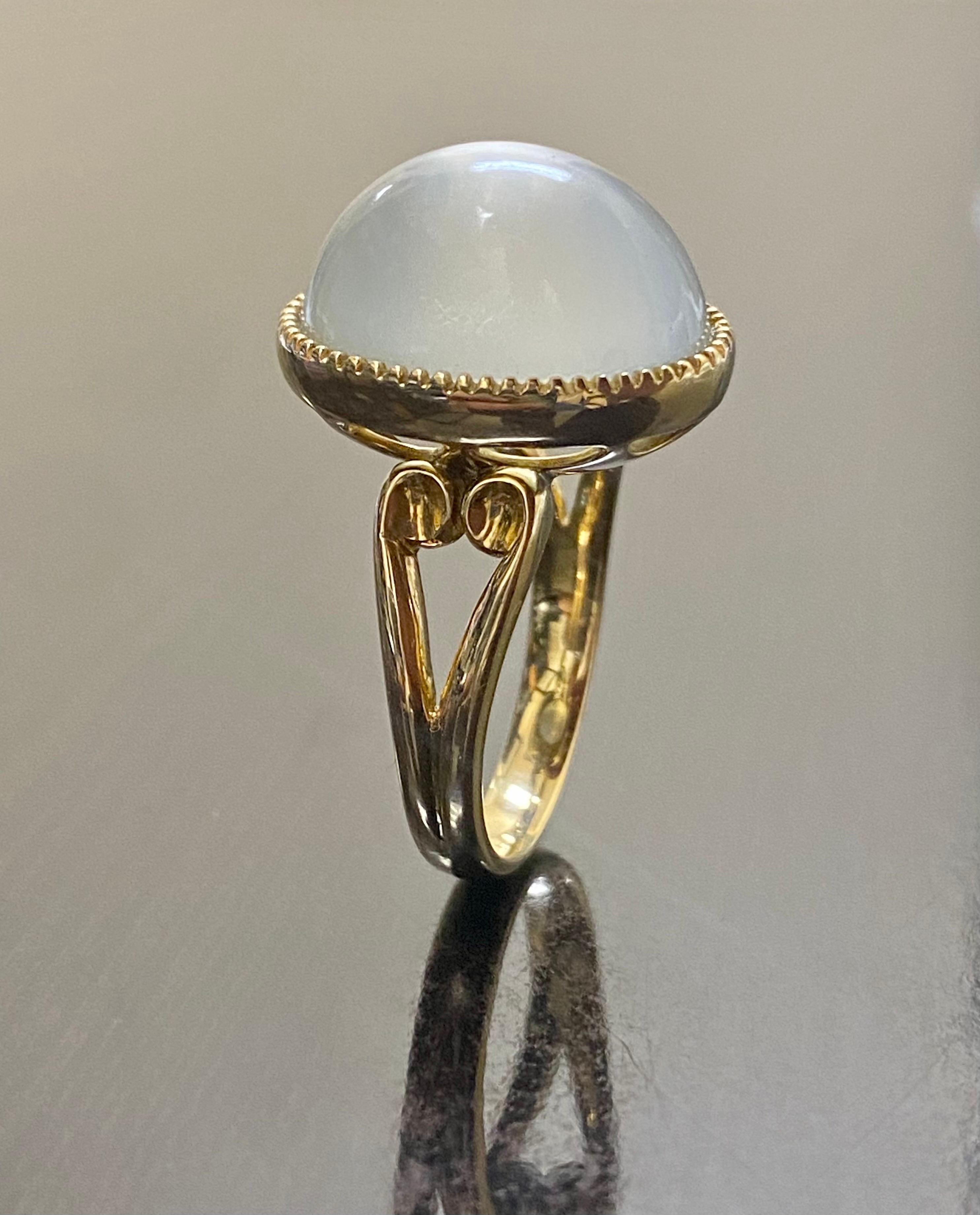 Art Deco 18K Yellow Gold 19.67 Carat Cabochon Oval Moonstone Engagement Ring For Sale