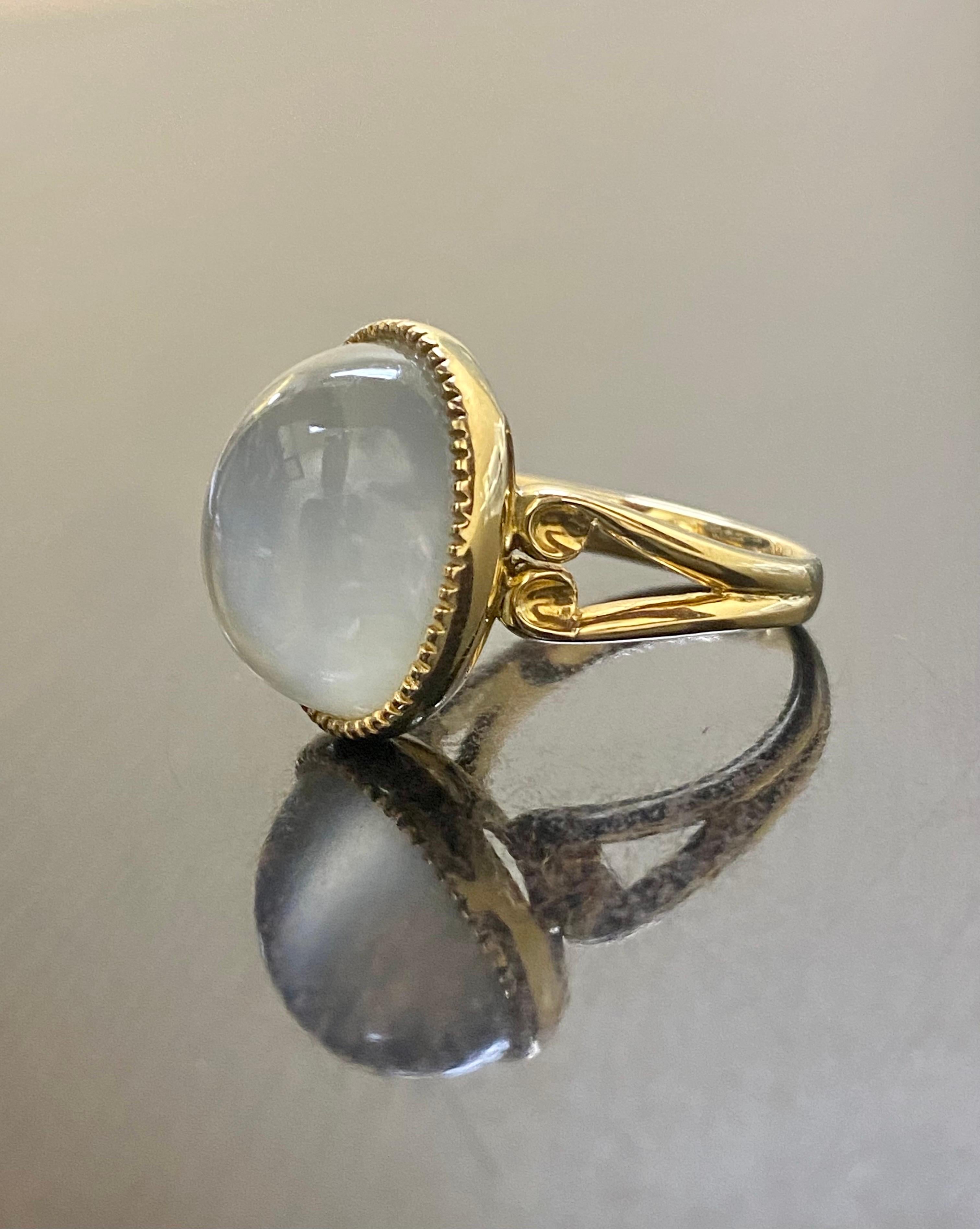 18K Yellow Gold 19.67 Carat Cabochon Oval Moonstone Engagement Ring For Sale 1